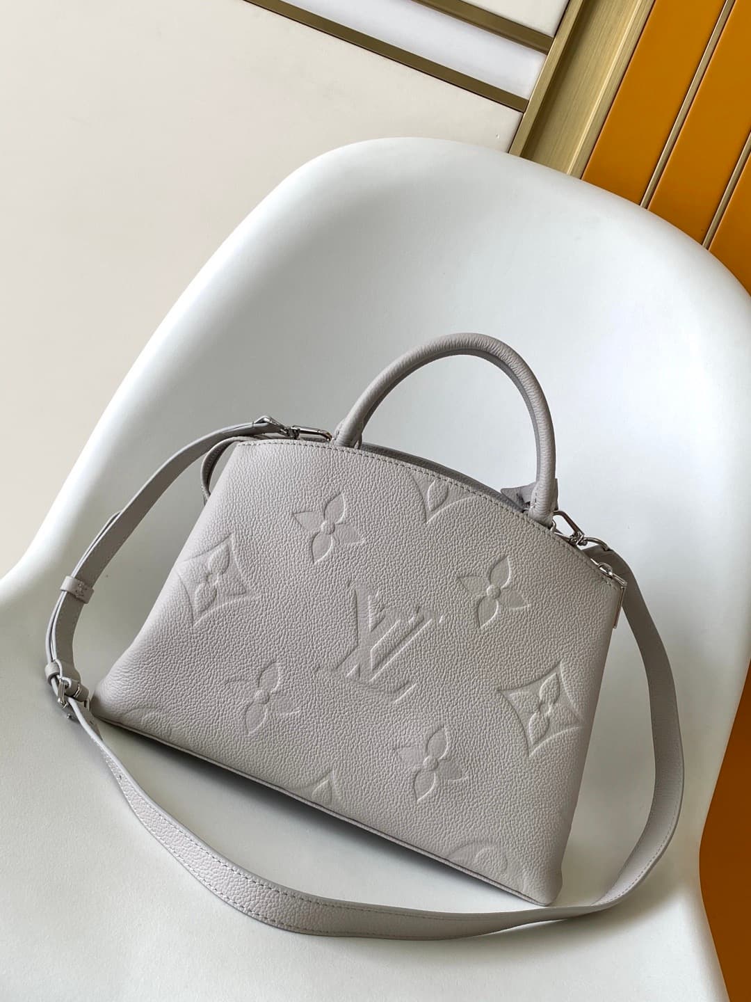 2026 LV Petit Palais Hand Bag M13803 Size:34*15*24 cm