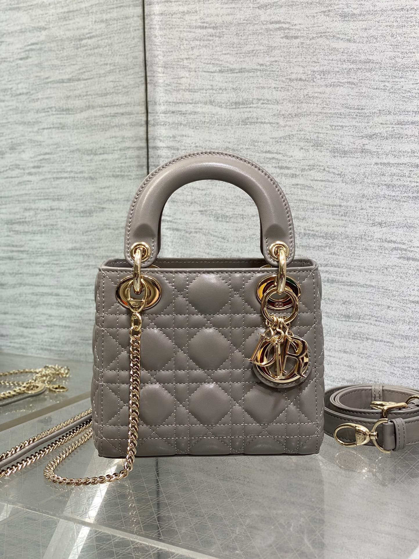 2026 Lady Dior Handbag Size:17*7*15 cm