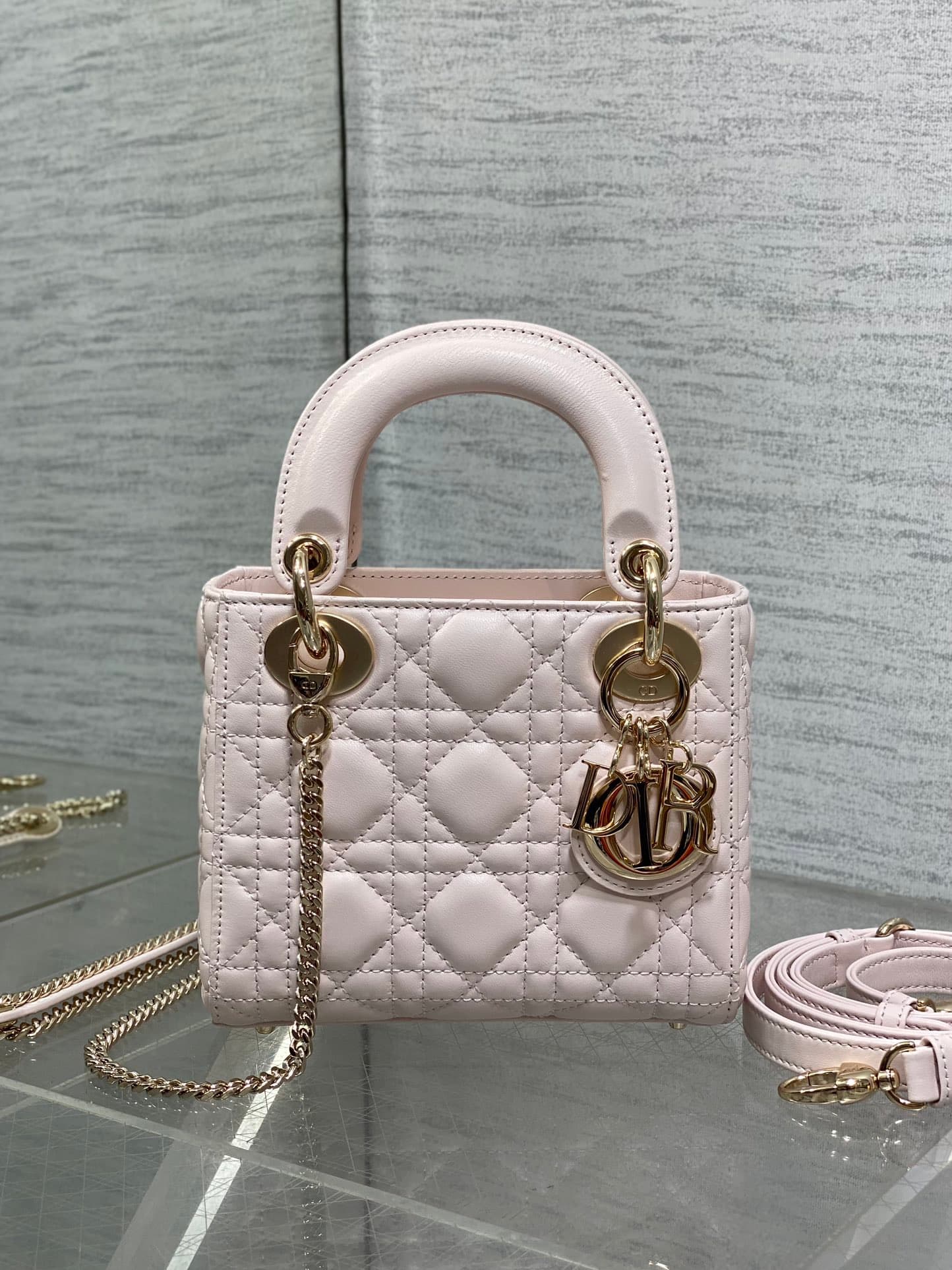 2026 Lady Dior Handbag Size:17*7*15 cm