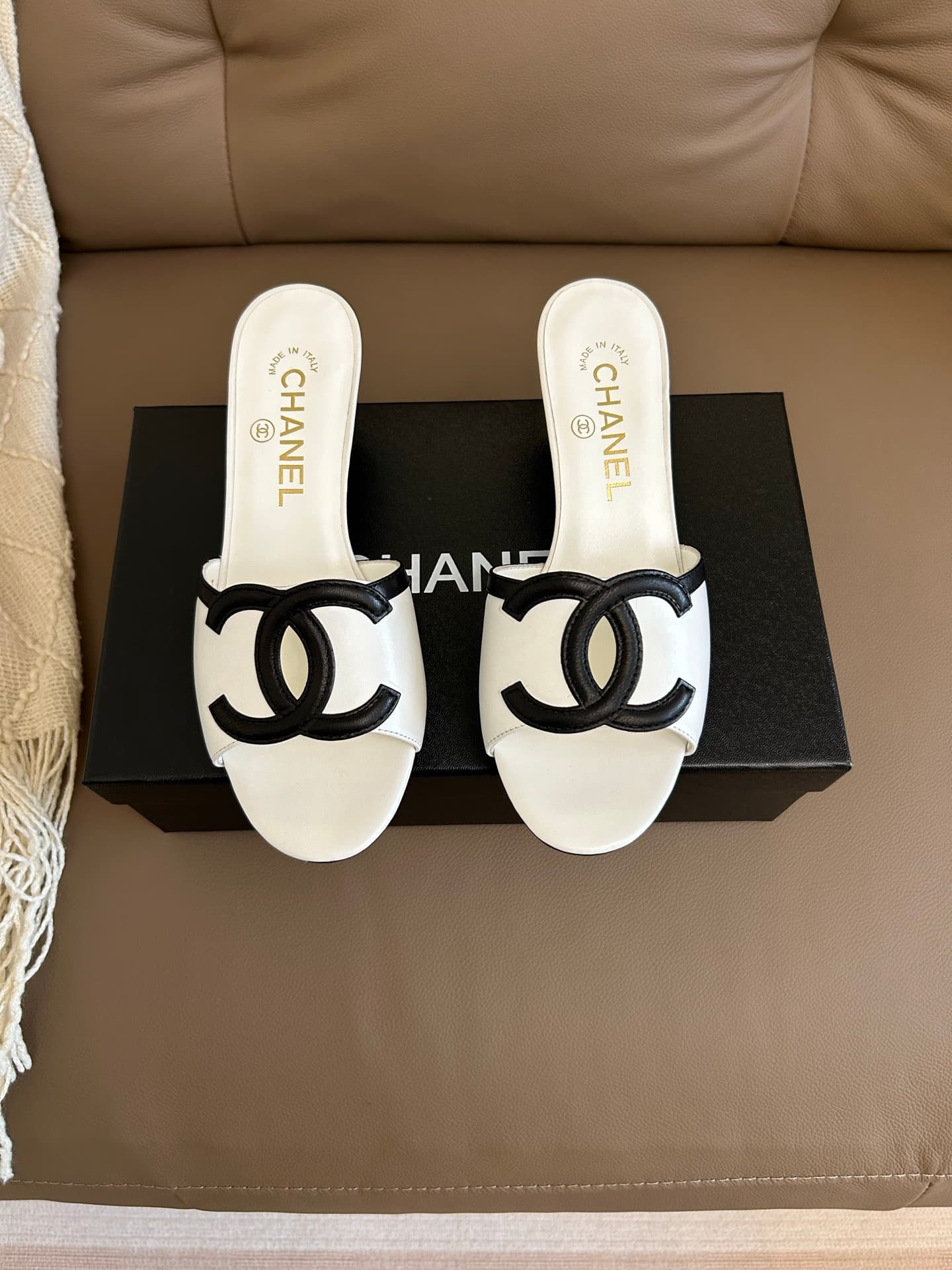 Women Design Shoes