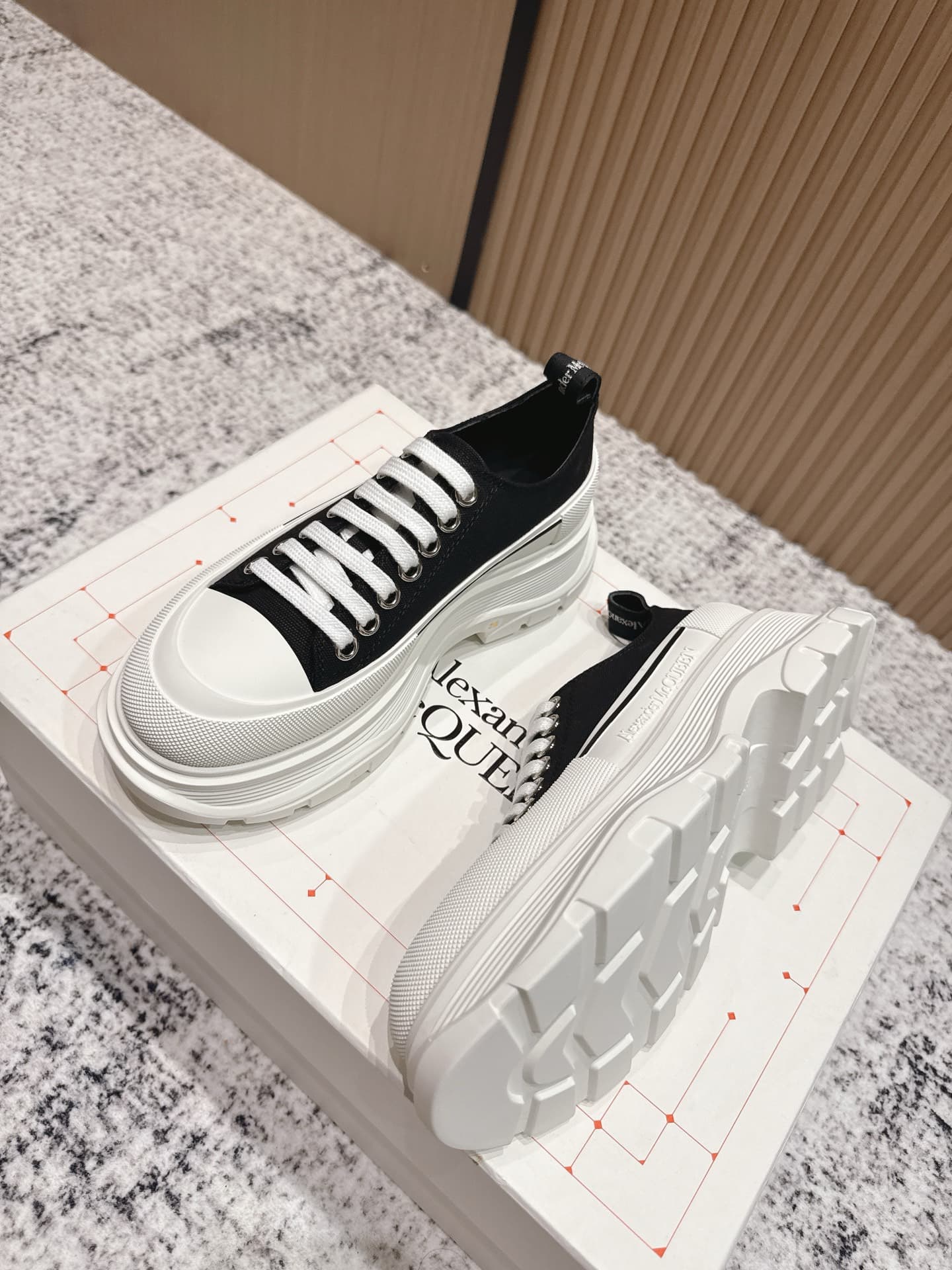 2026 Alexander McQueen Men and Women Shoes