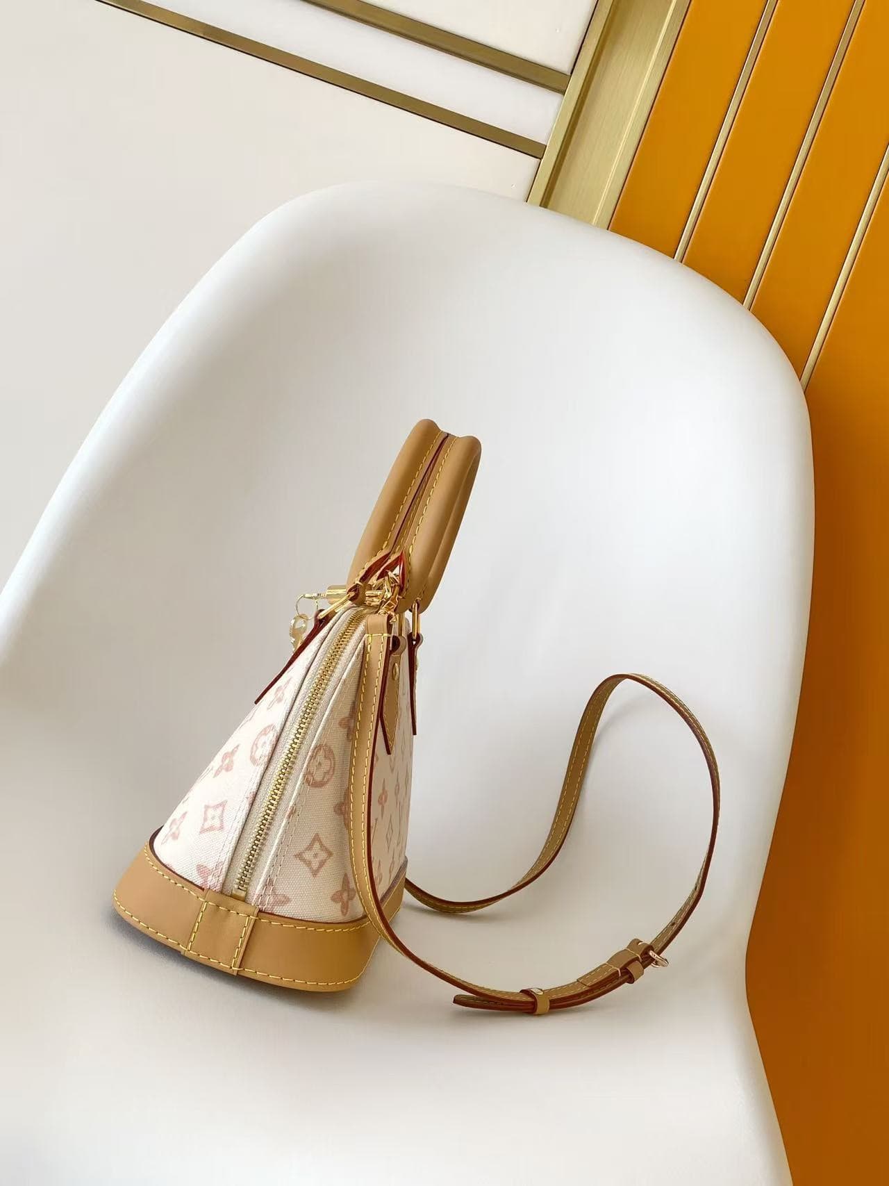 2026 LV Monogram Handbag M27525 Size:17.5*11.5*23.5 cm