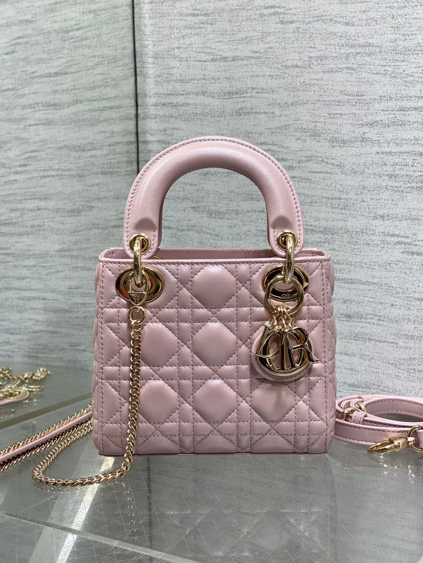 2026 Lady Dior Handbag Size:17*7*15 cm
