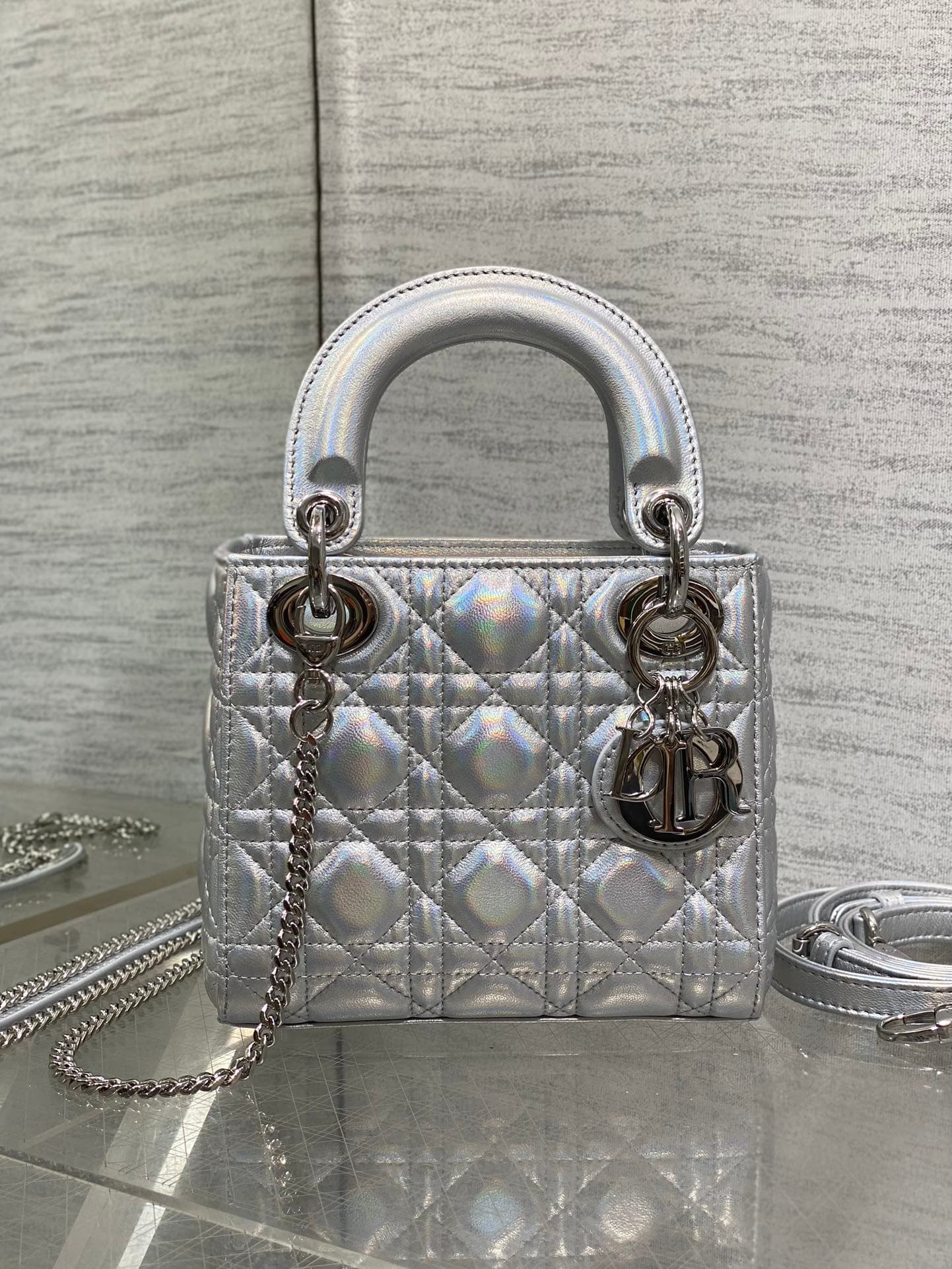 2026 Lady Dior Handbag Size:17*7*15 cm
