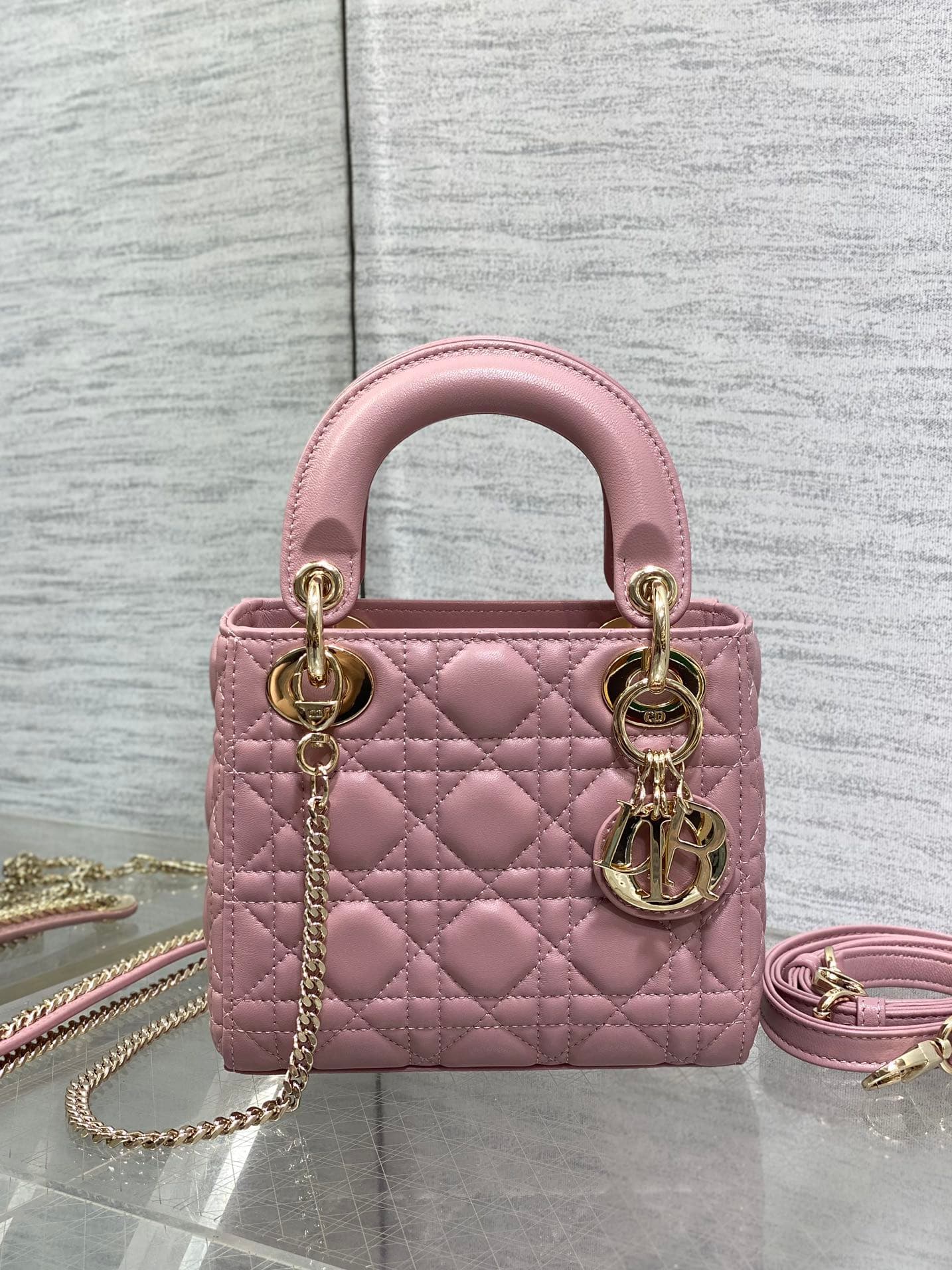2026 Lady Dior Handbag Size:17*7*15 cm
