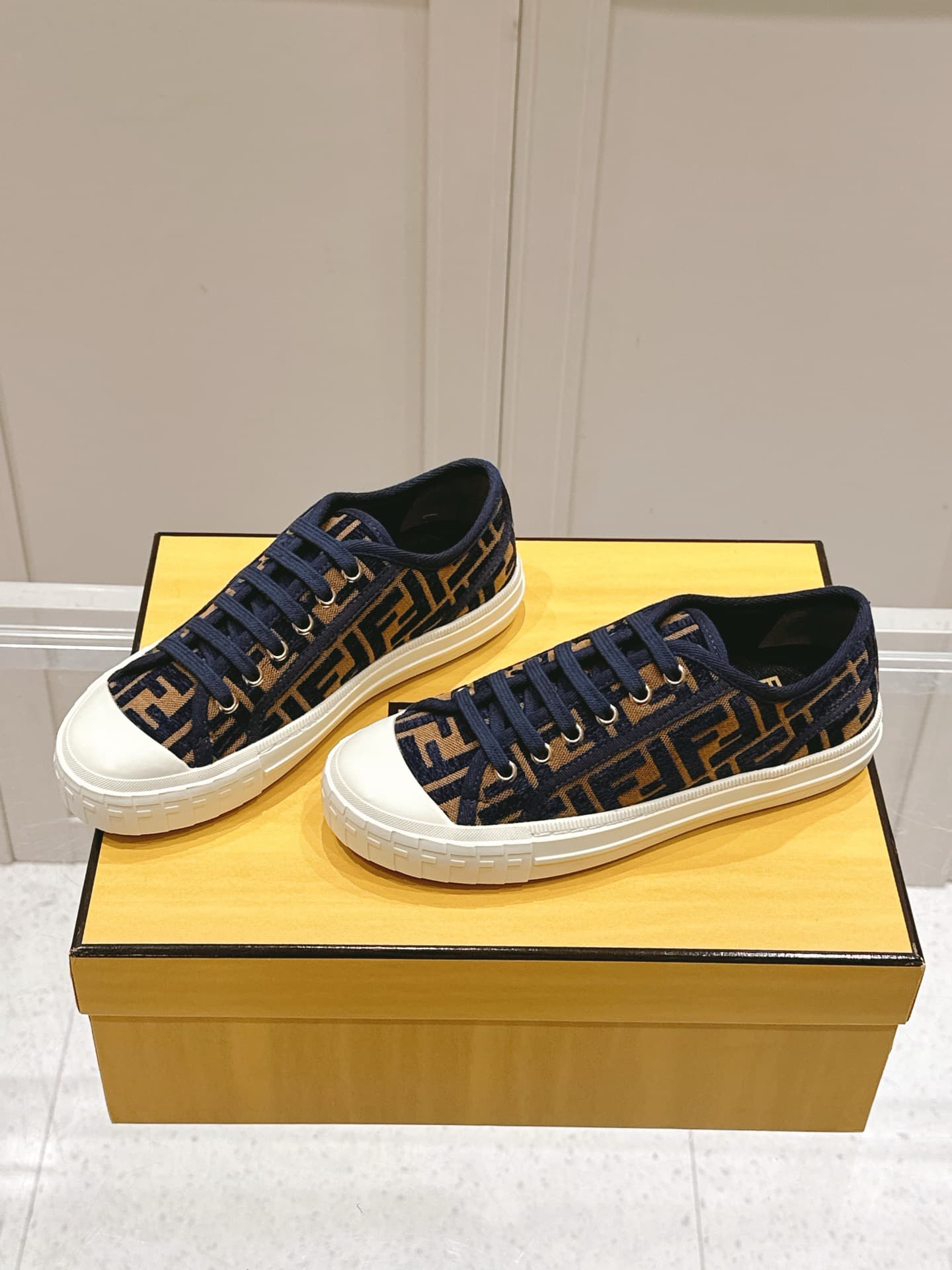 2026 Fendi Men and Women Shoes