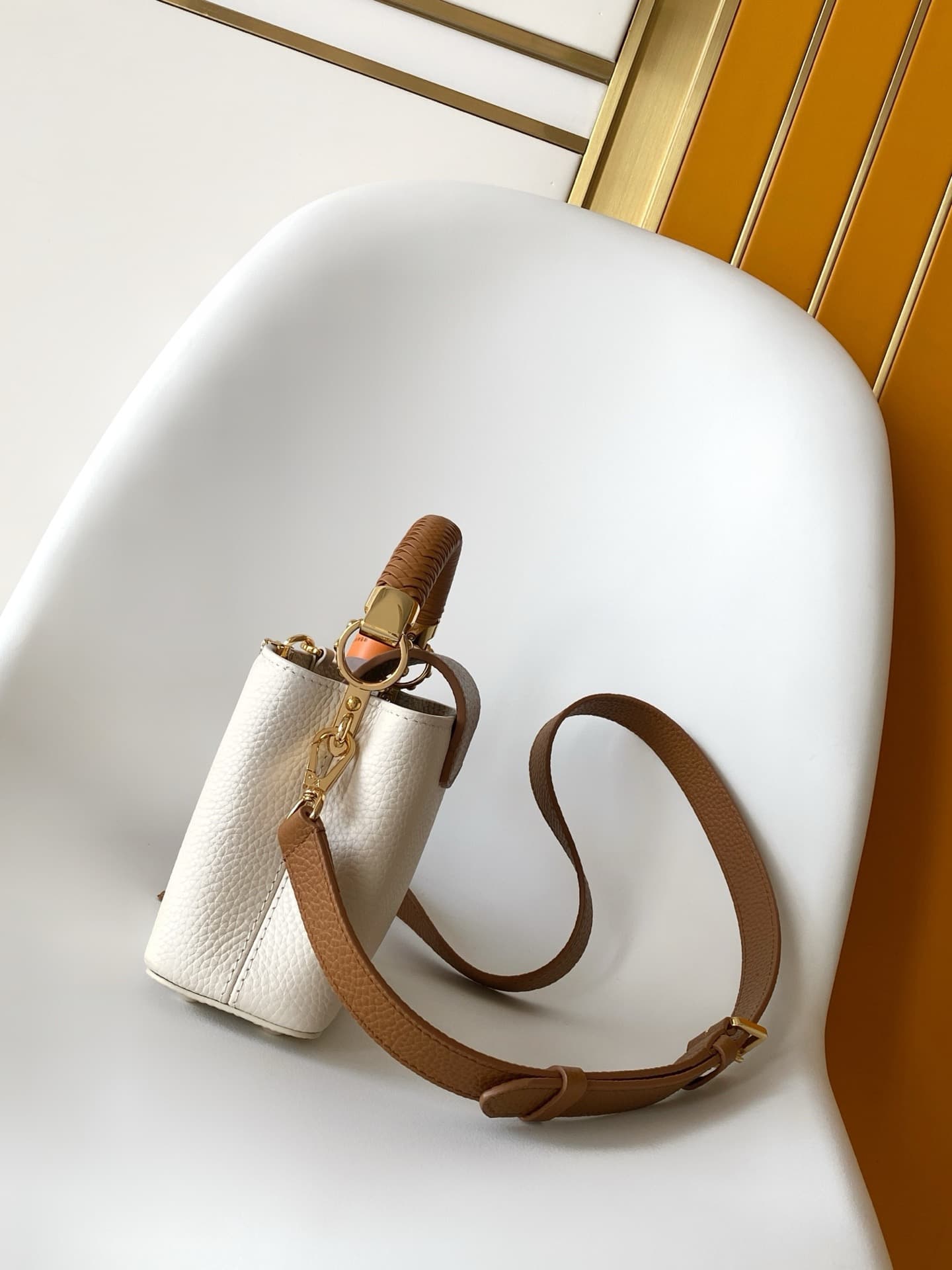 2026 LV Crafty Hand Bag M25466 Size:21*13.6*8 cm