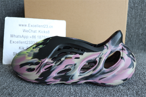 Yeezy Foam Runner MX Carbon IG9562