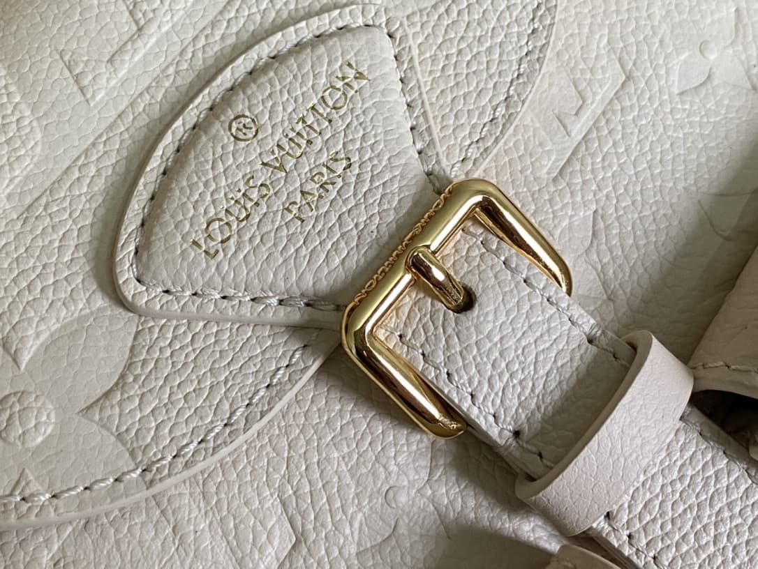 LV Backpack M47106 (DM For Price）