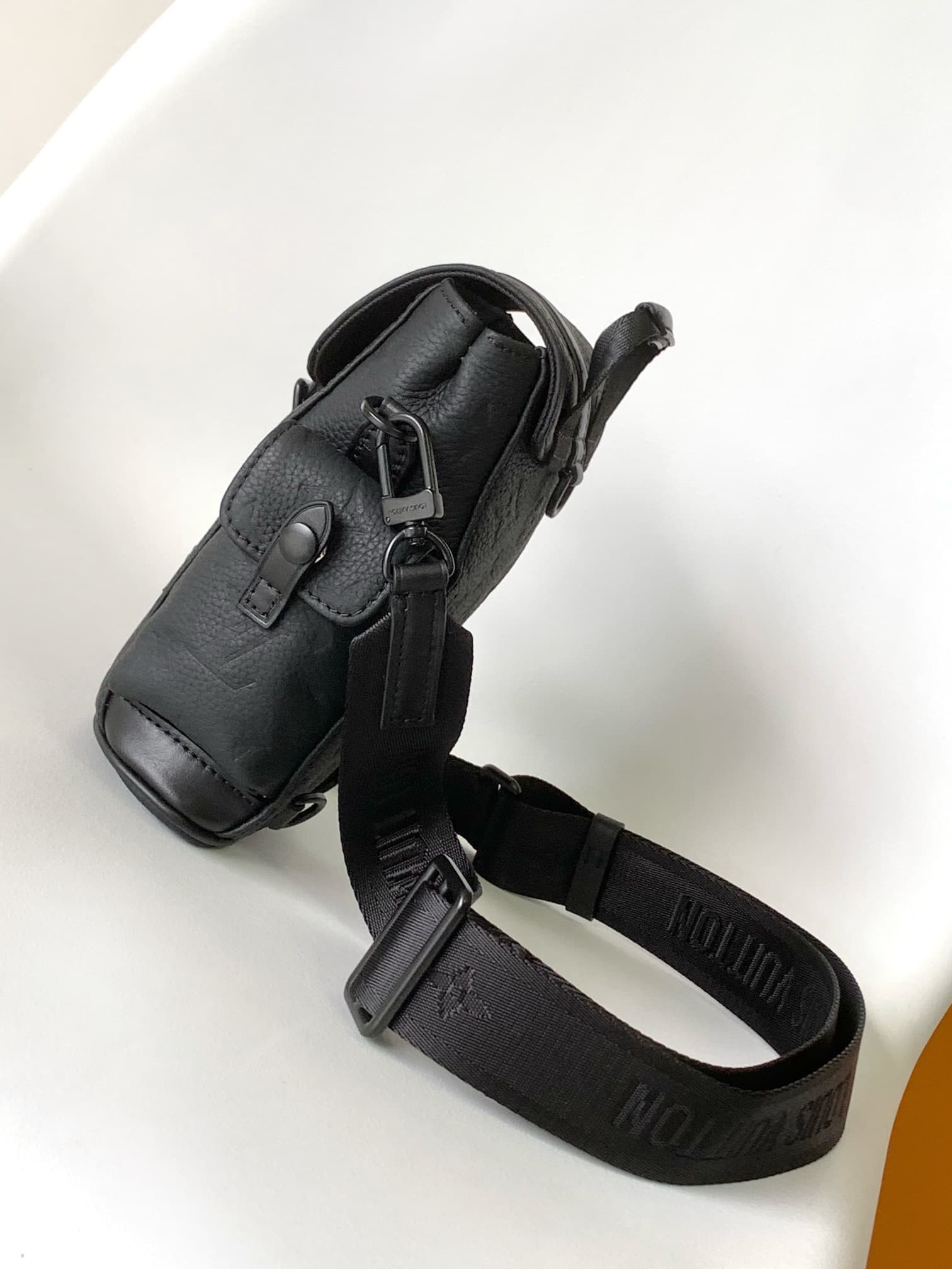 LV Backpack M83164 (DM For Price）