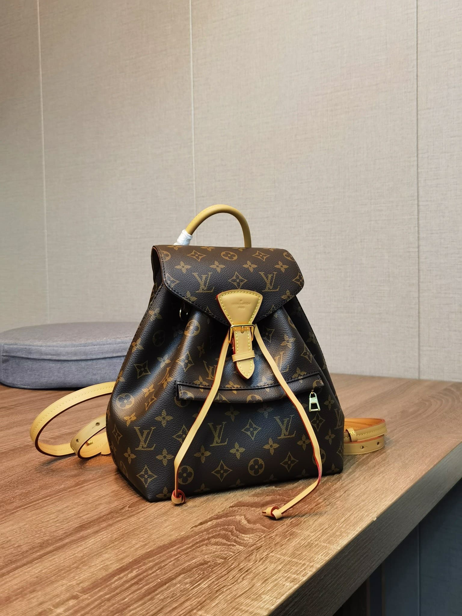 LV Backpack M45501(DM For Price）