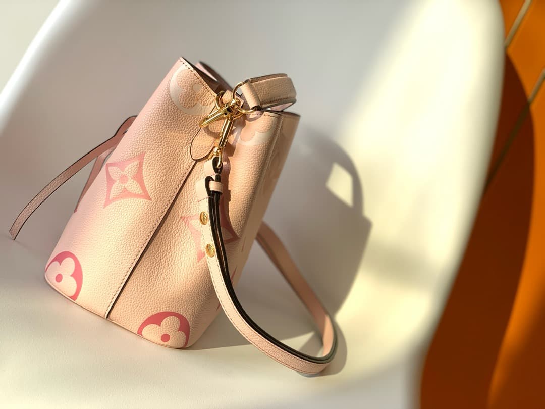 LV Bag Neonoe  M45716