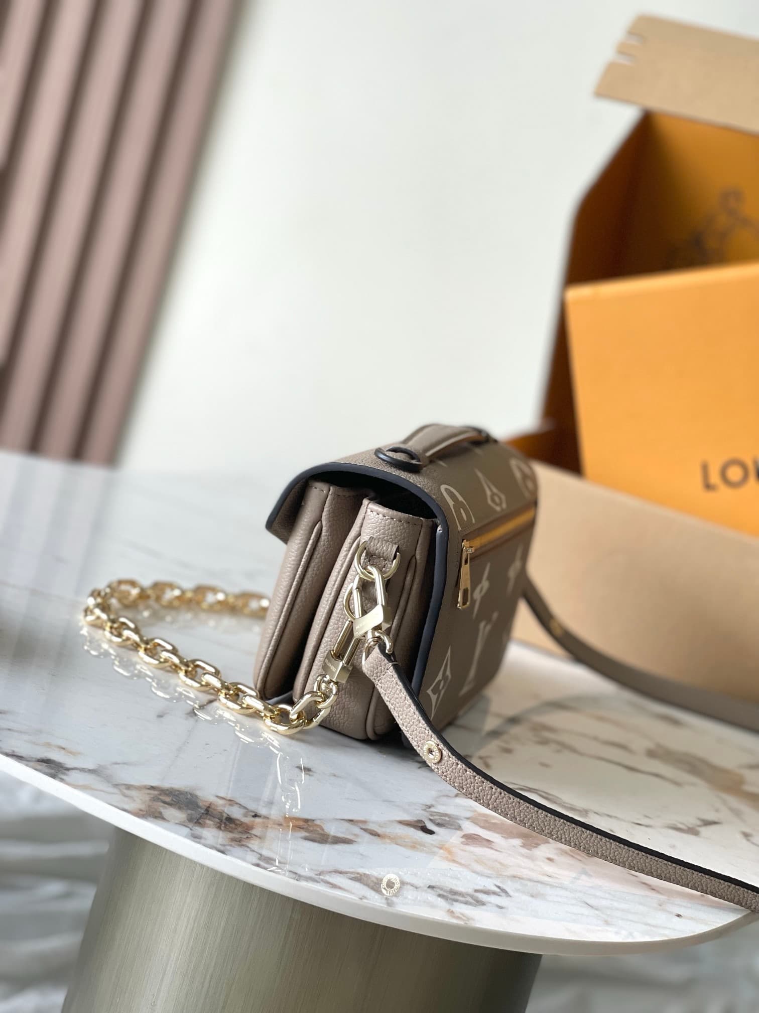 LV HandBag Pochette  M23081