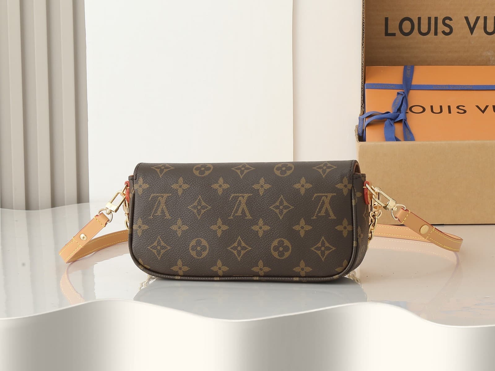 LV Bag M81911