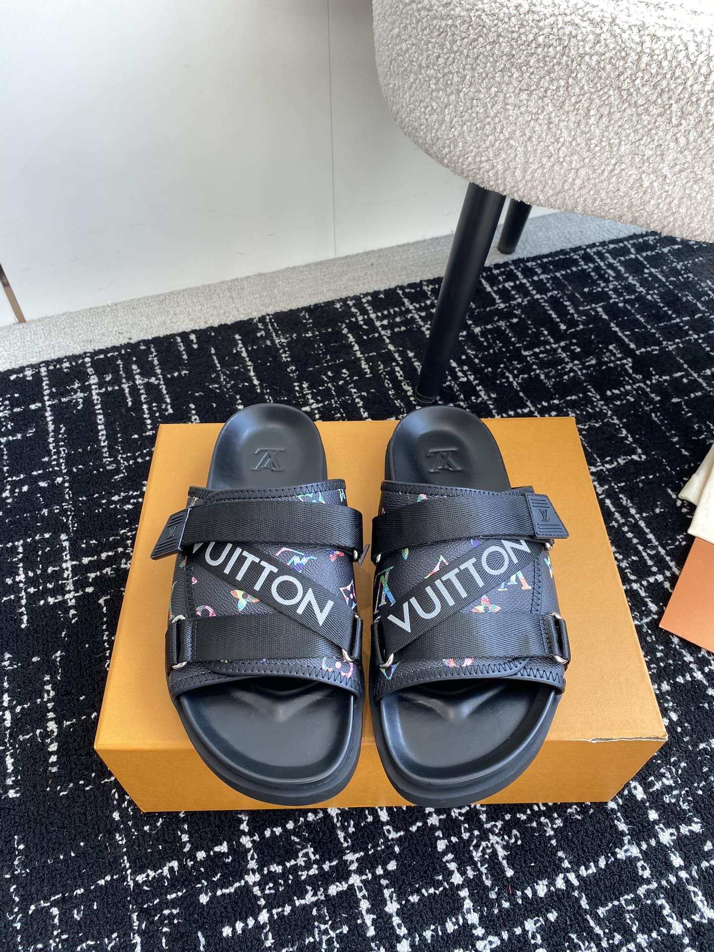LV Man Slipper