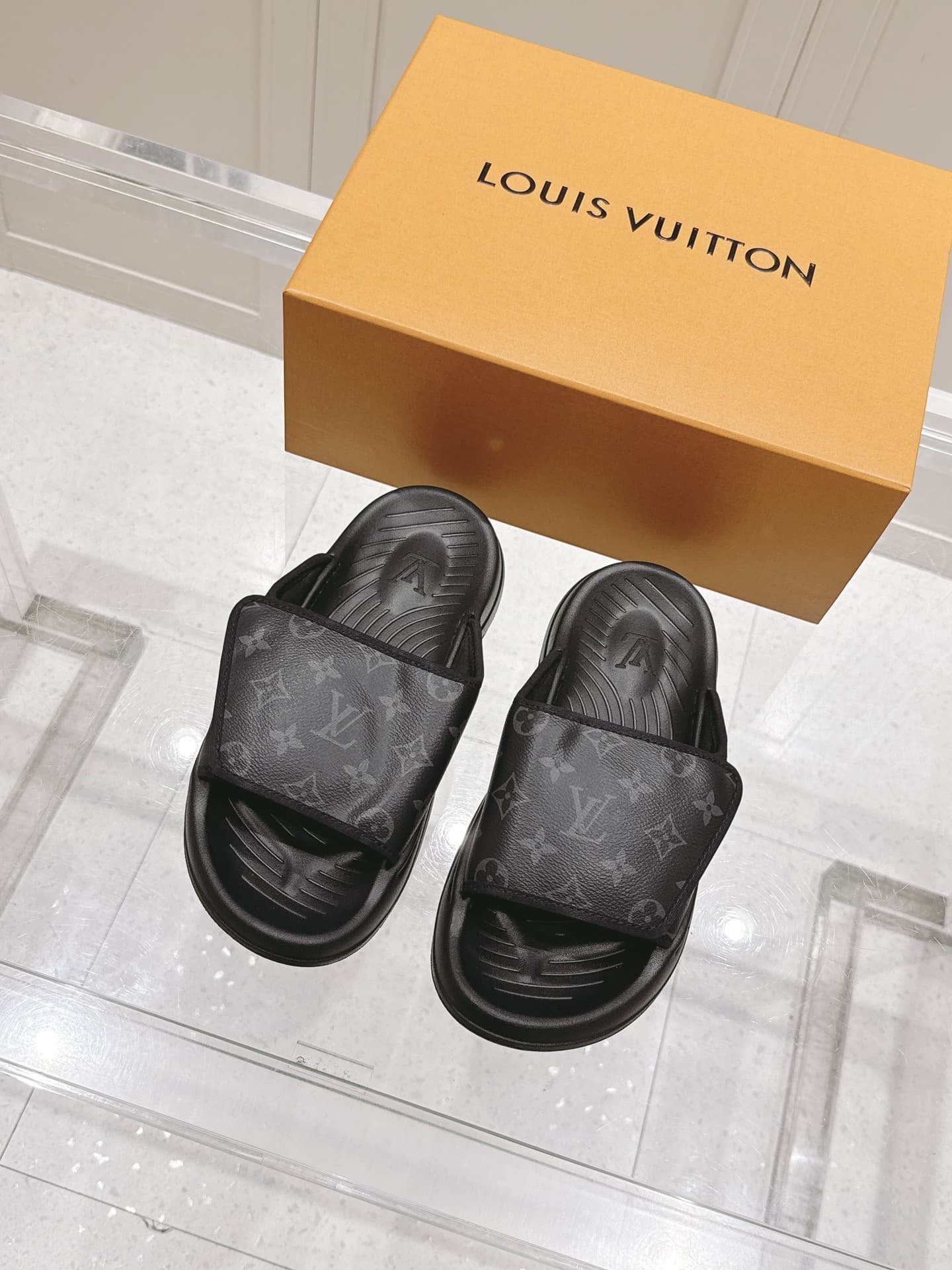 LV Man Slipper
