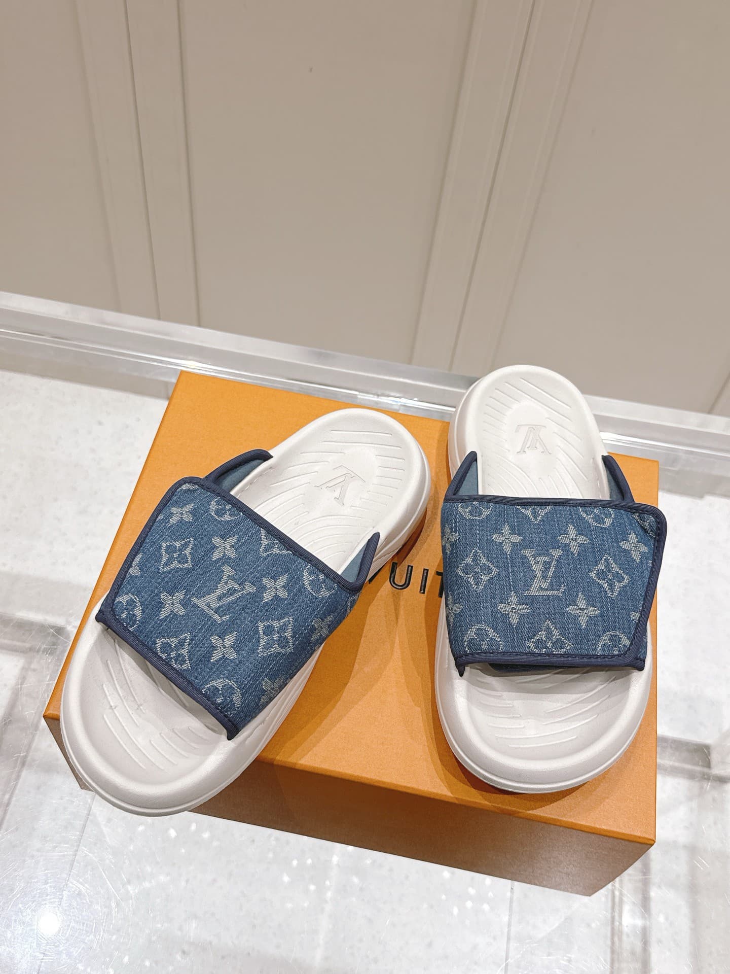 LV Man Slipper