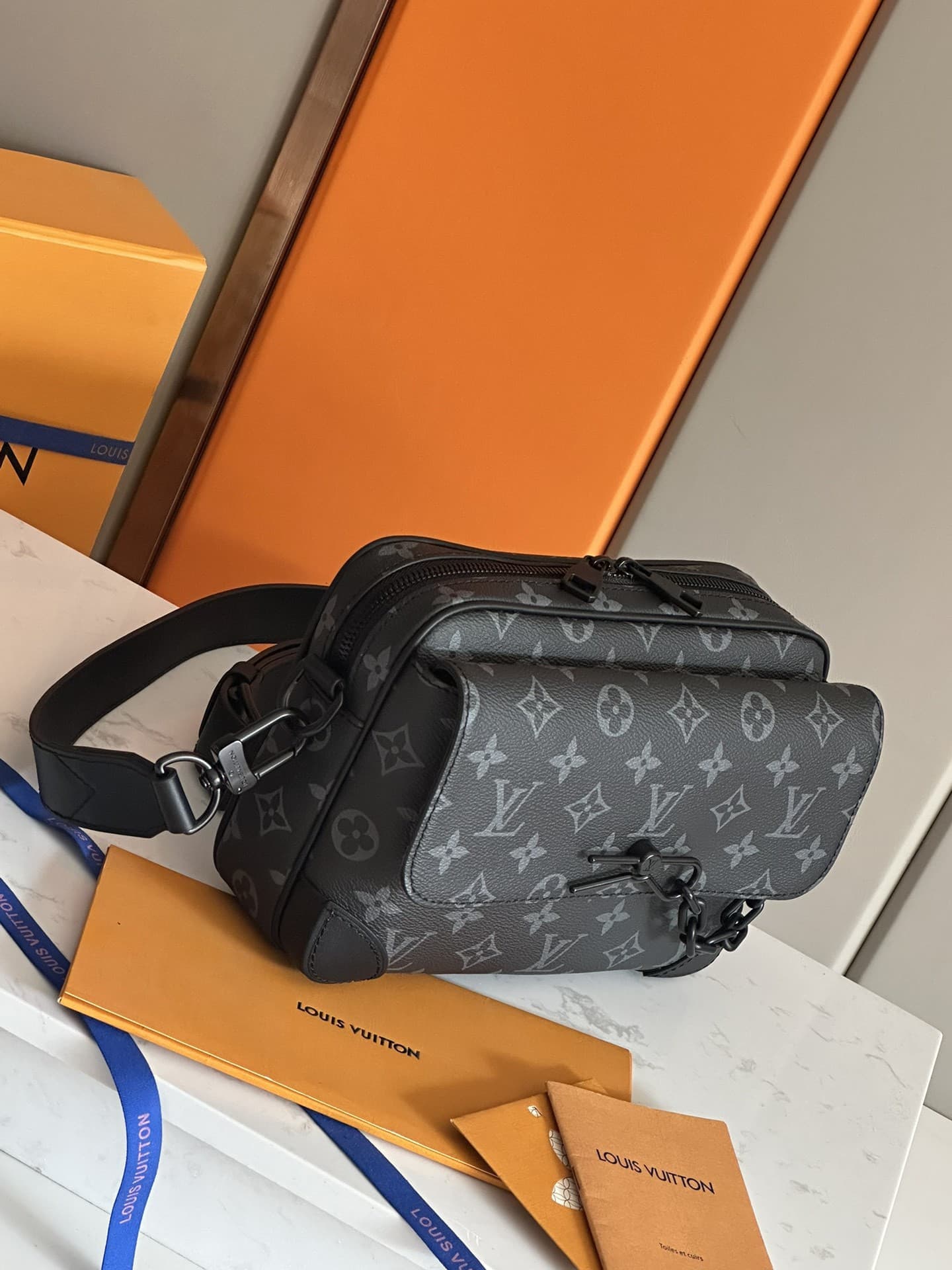 LV Bag M46795
