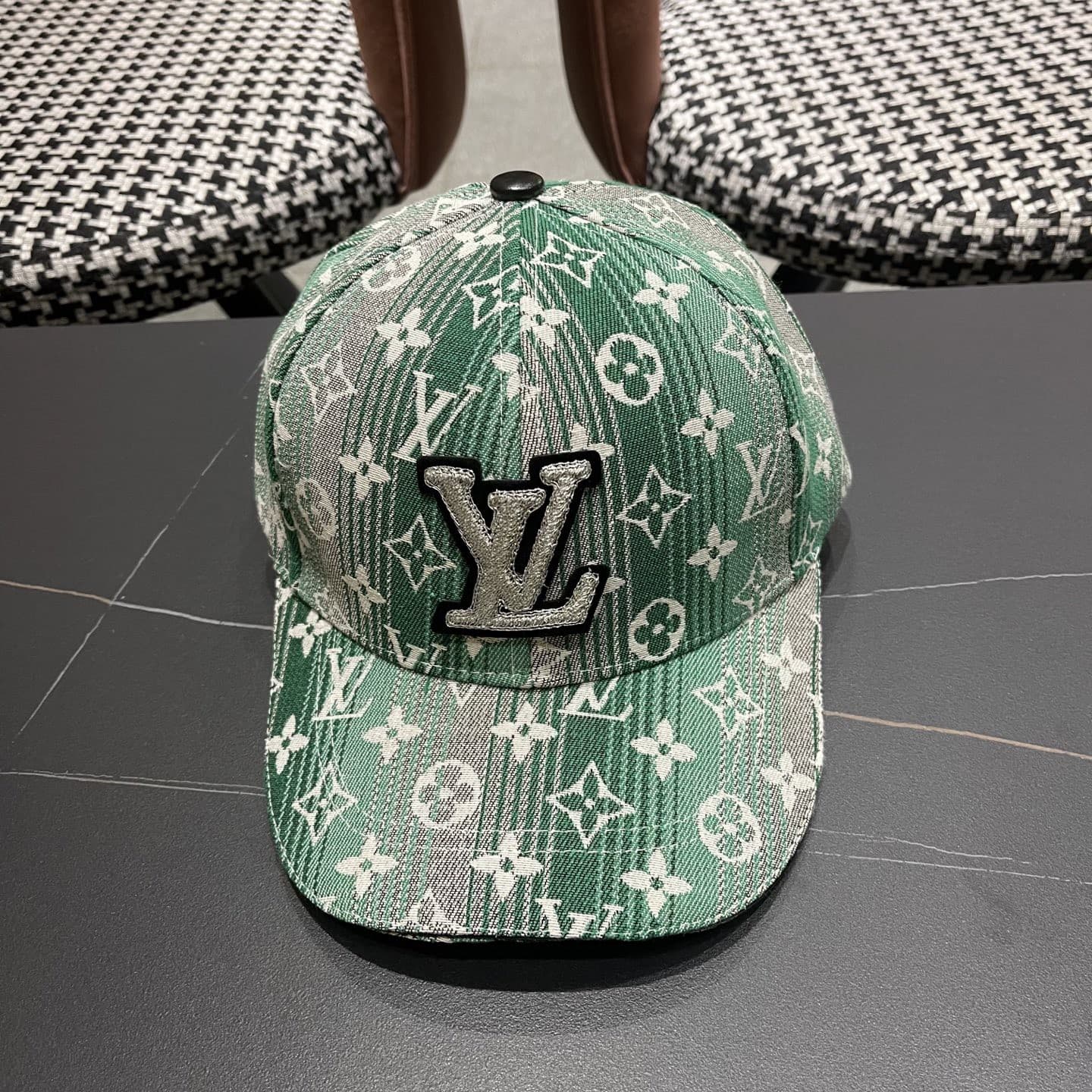 LV Cap