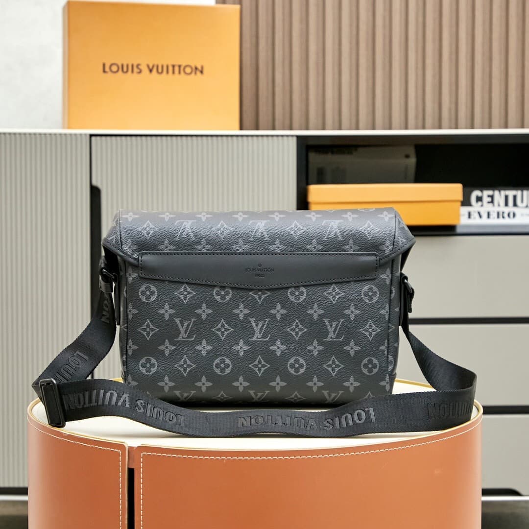 LV Bag M25121