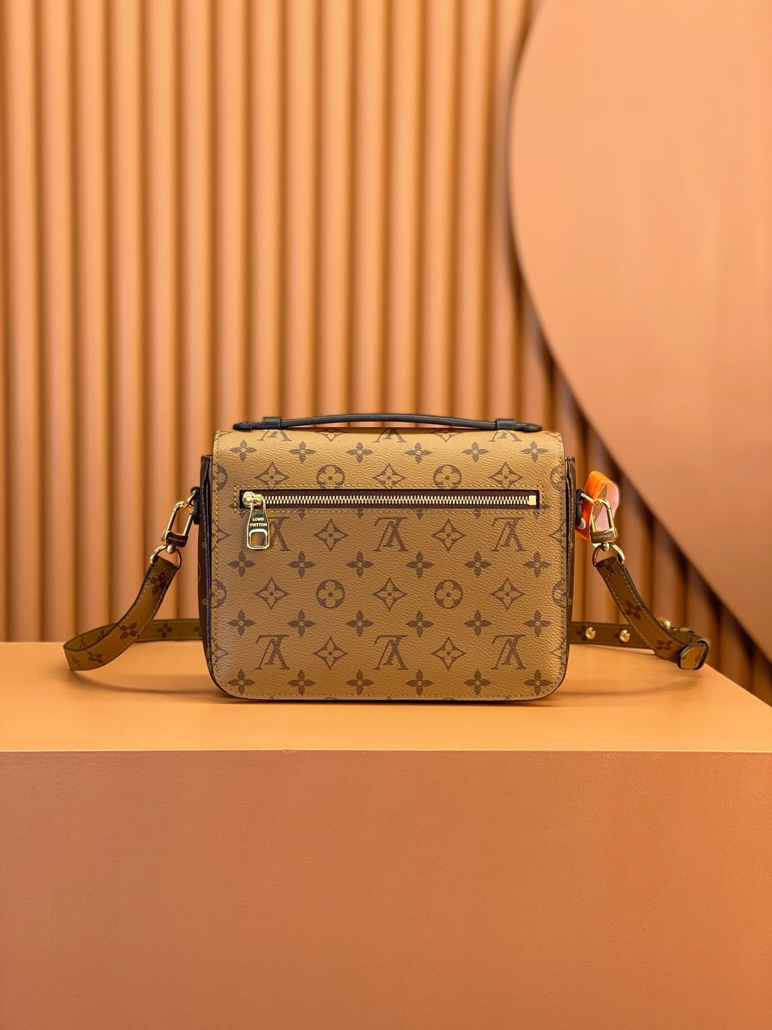 LV Bag M44876
