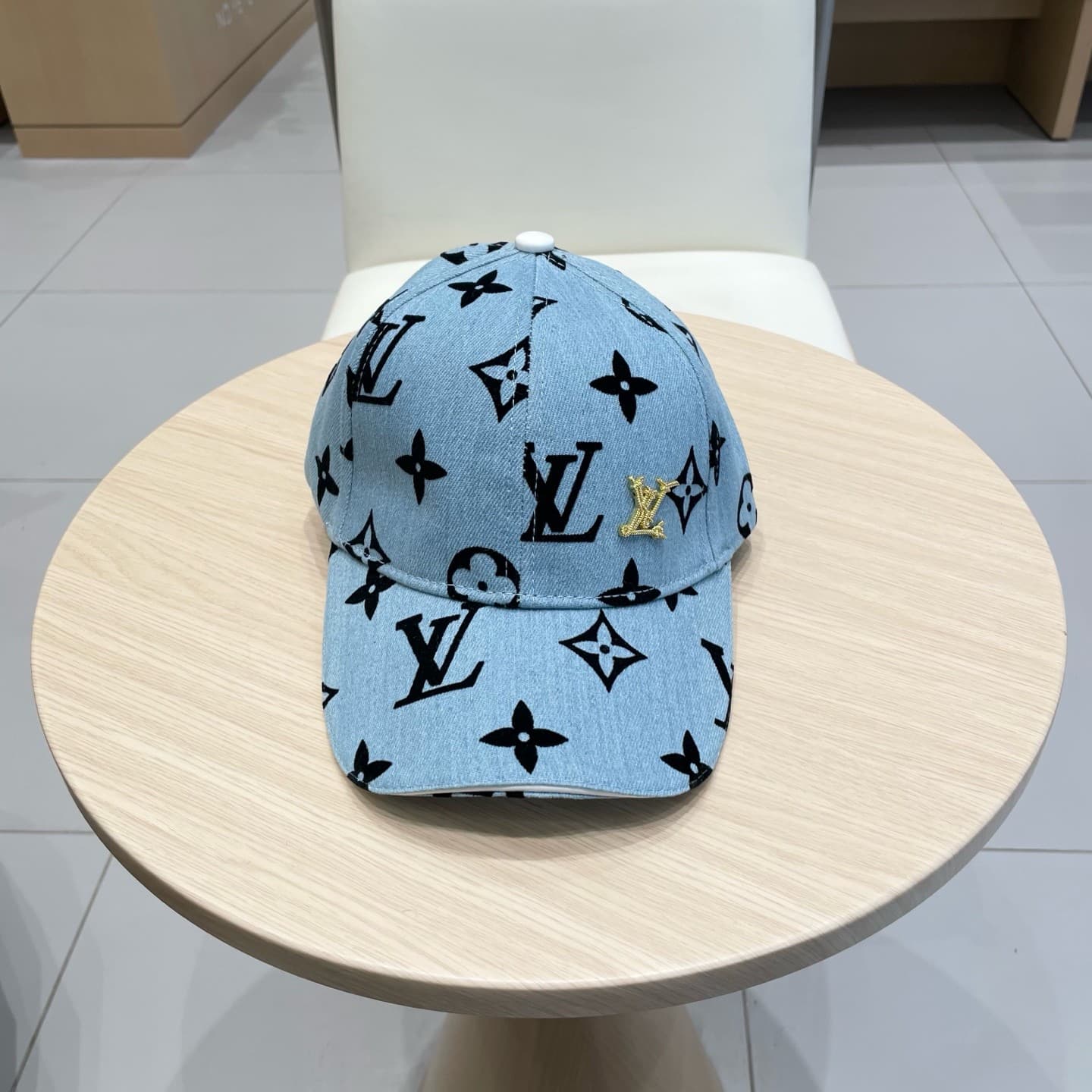 LV Cap