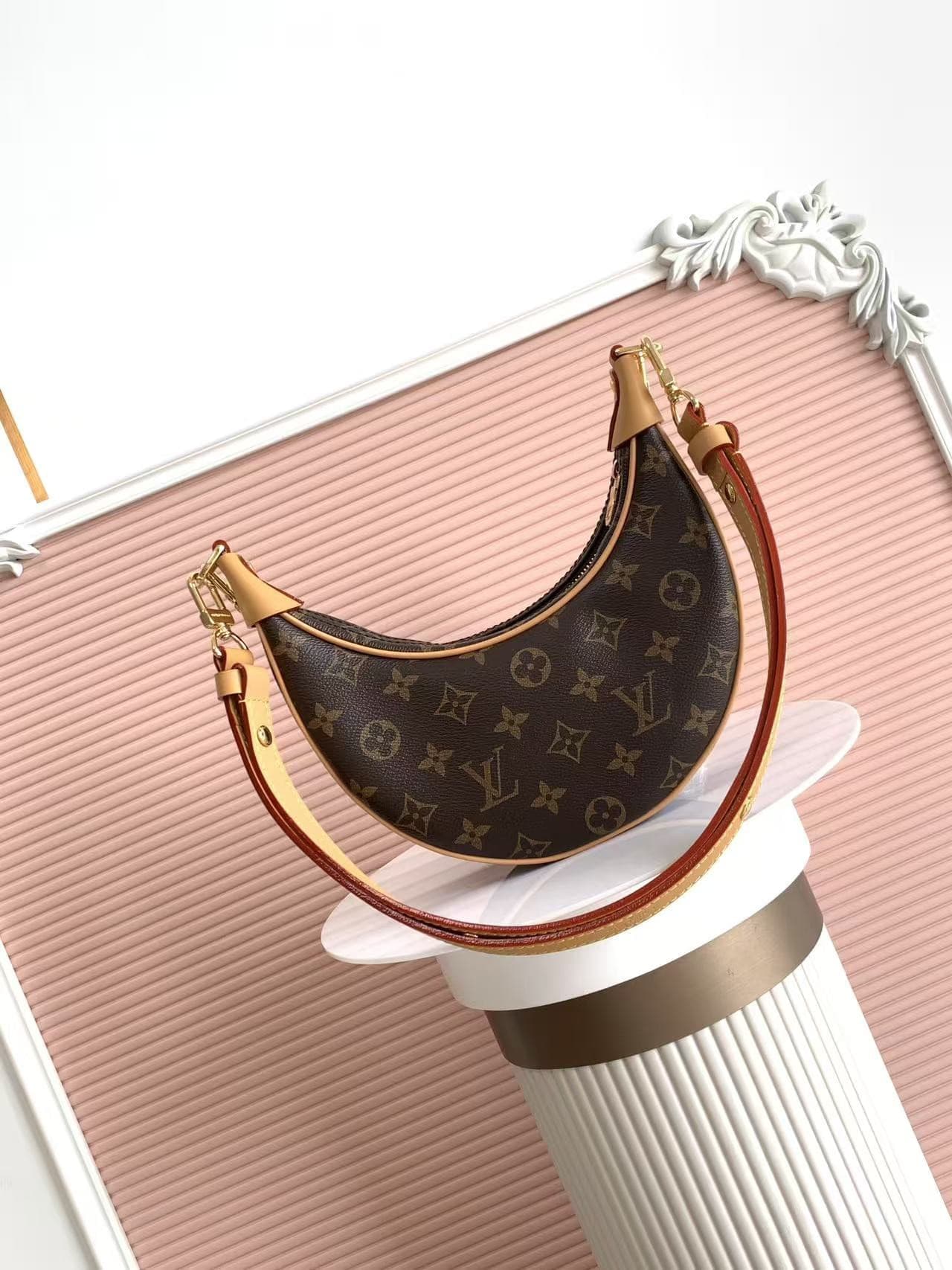 LV Bag M81098