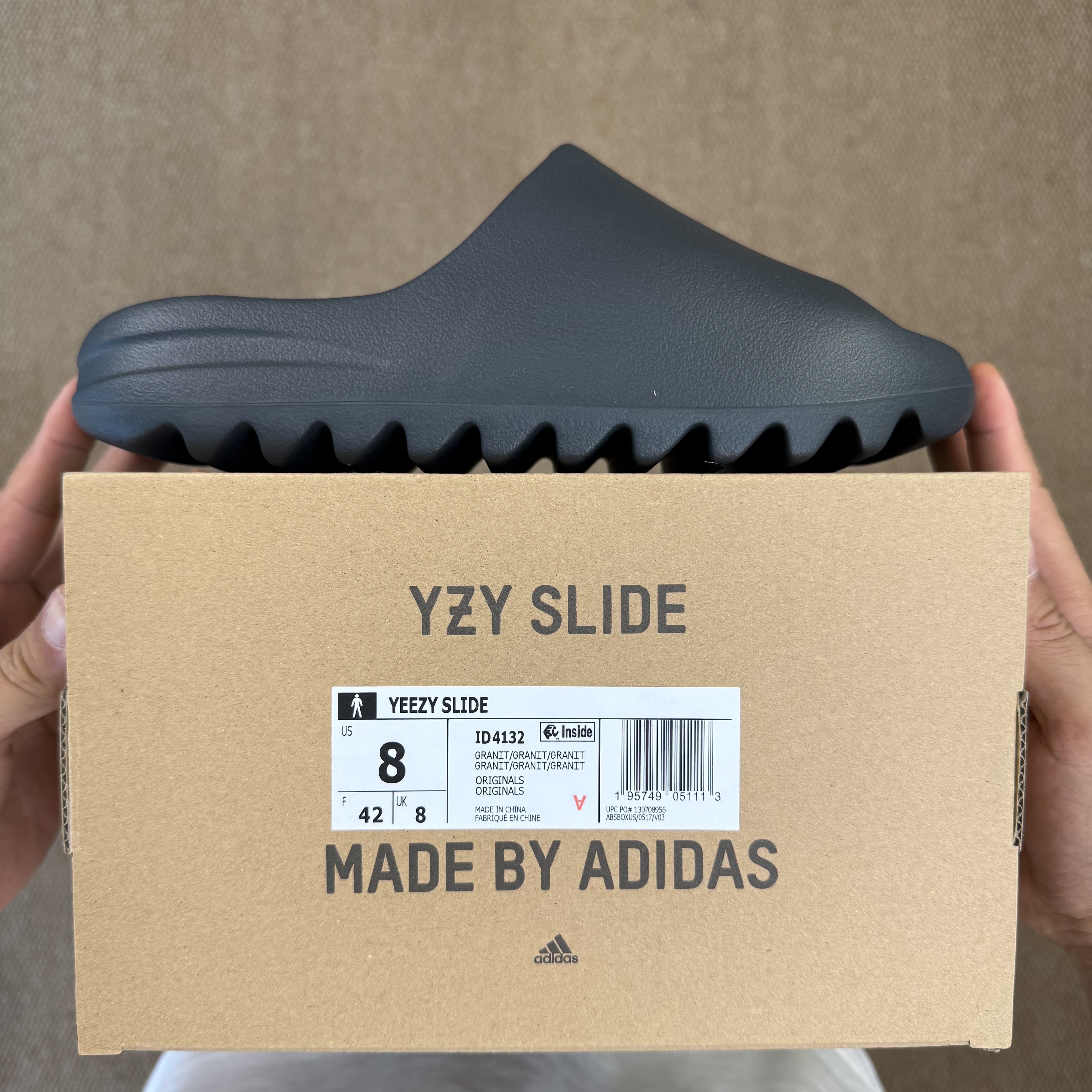 Yeezy Slide ID2350