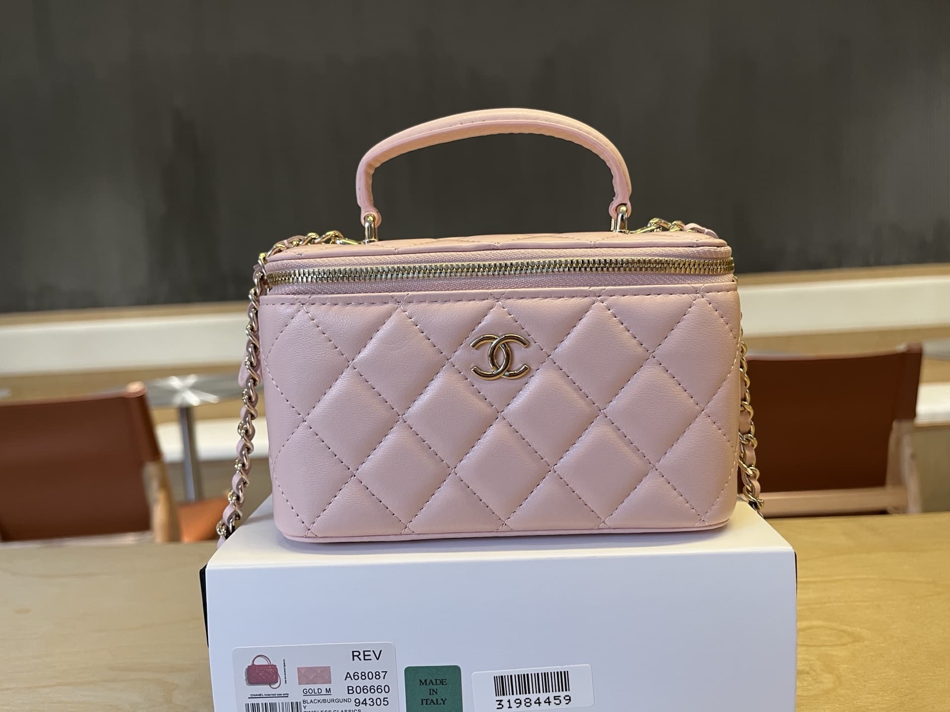 Chanel Bag A68087