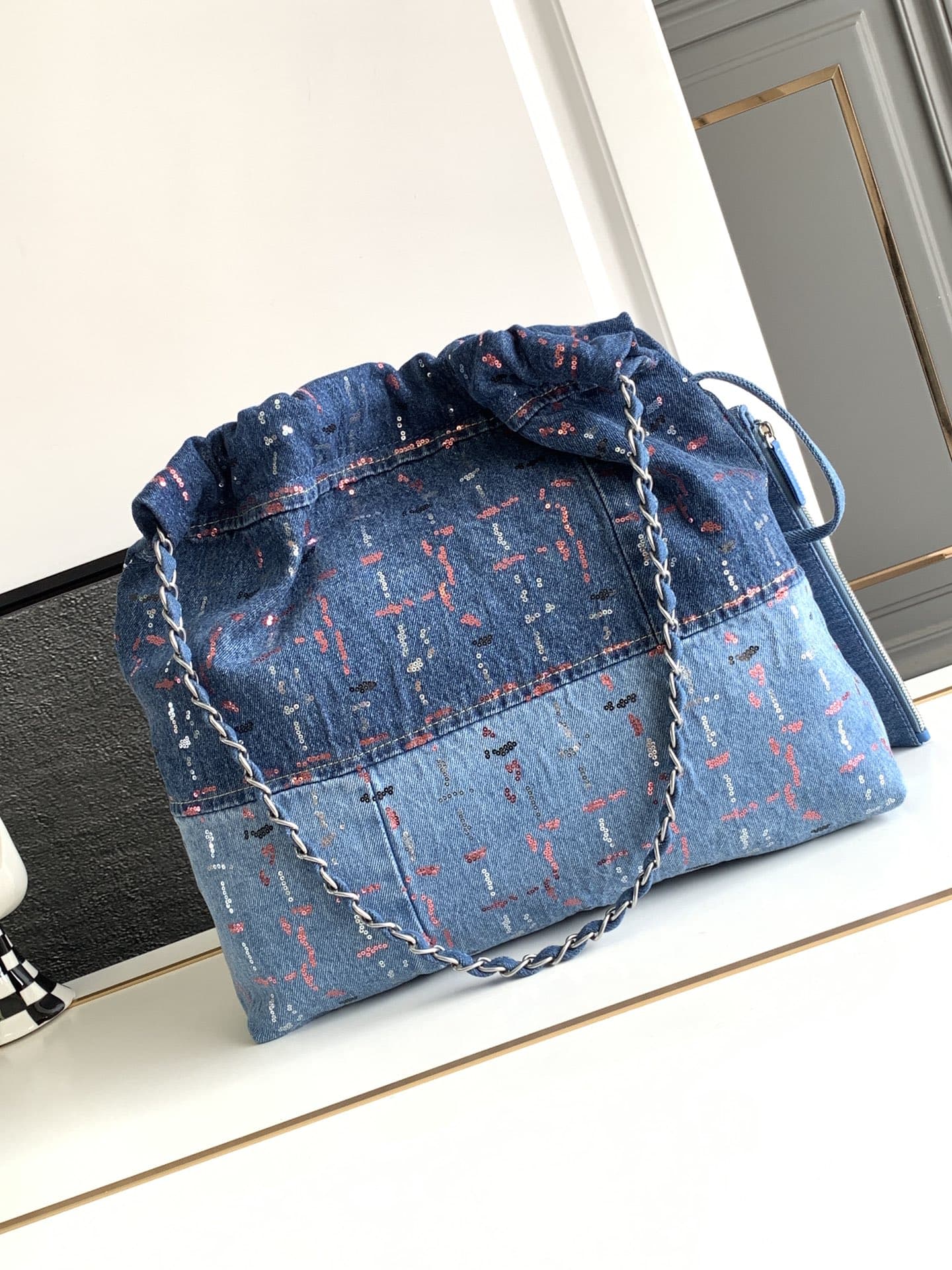 Chanel 22 Bag AS3261