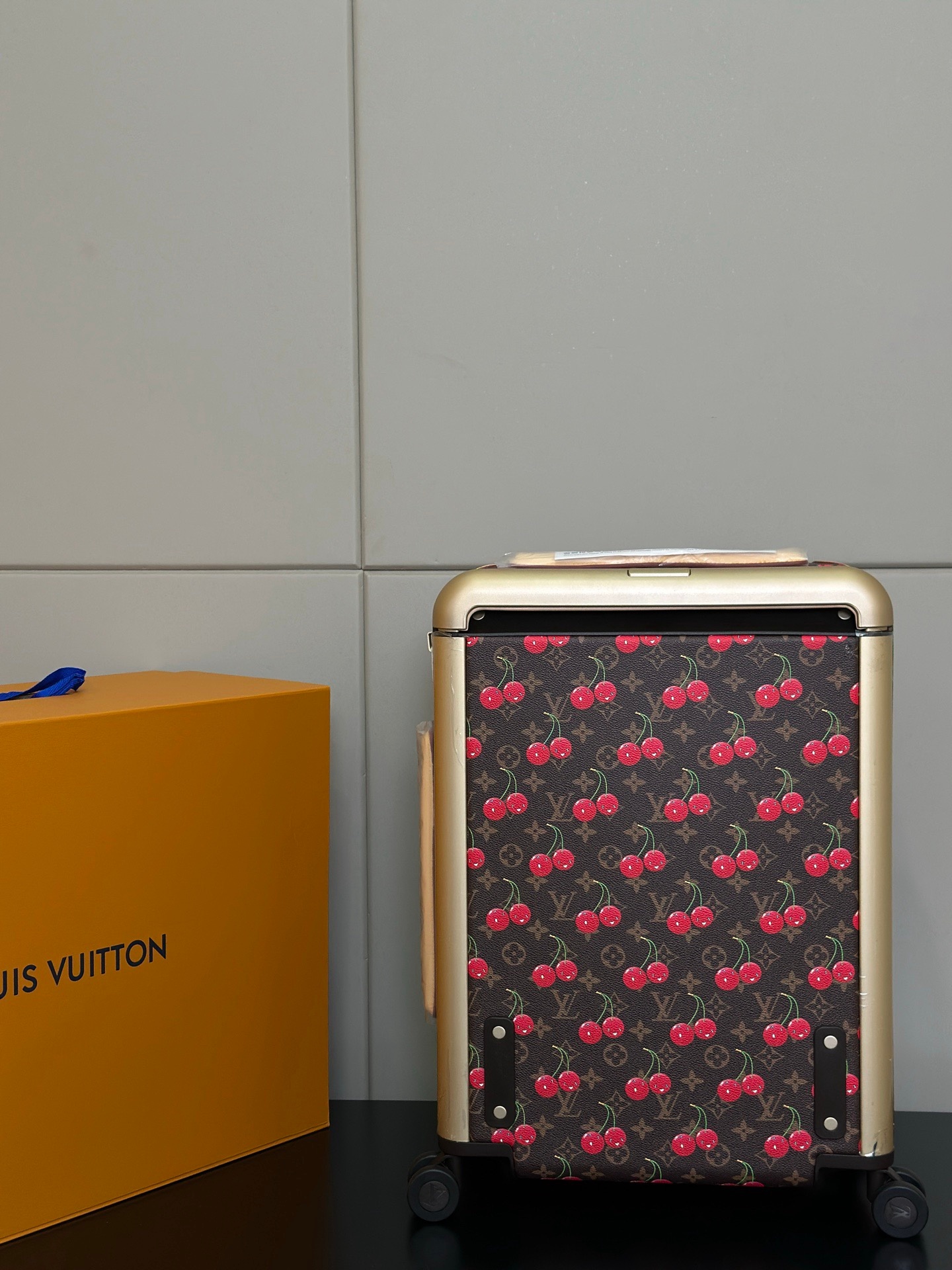 LV Suitcase Two Size（20/24 inches）