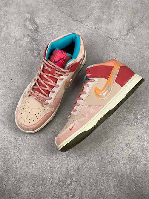 Nike SB Dunk High Pro Pink