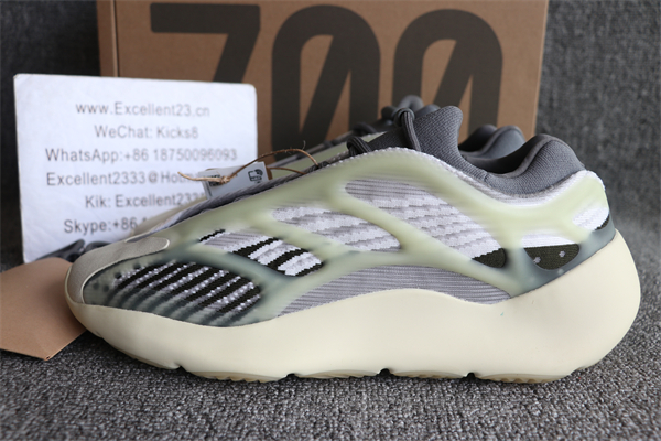 Yeezy 700 v3 ID1674