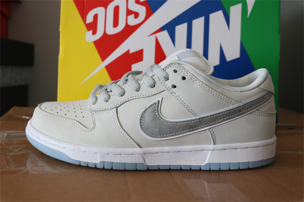 Nike SB DUNK Low Grey