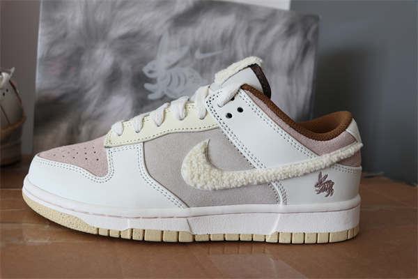 Nike SB DUNK Low Rabbit