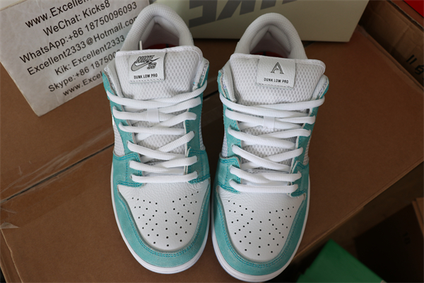 Nike SB DUNK LOW Apirl