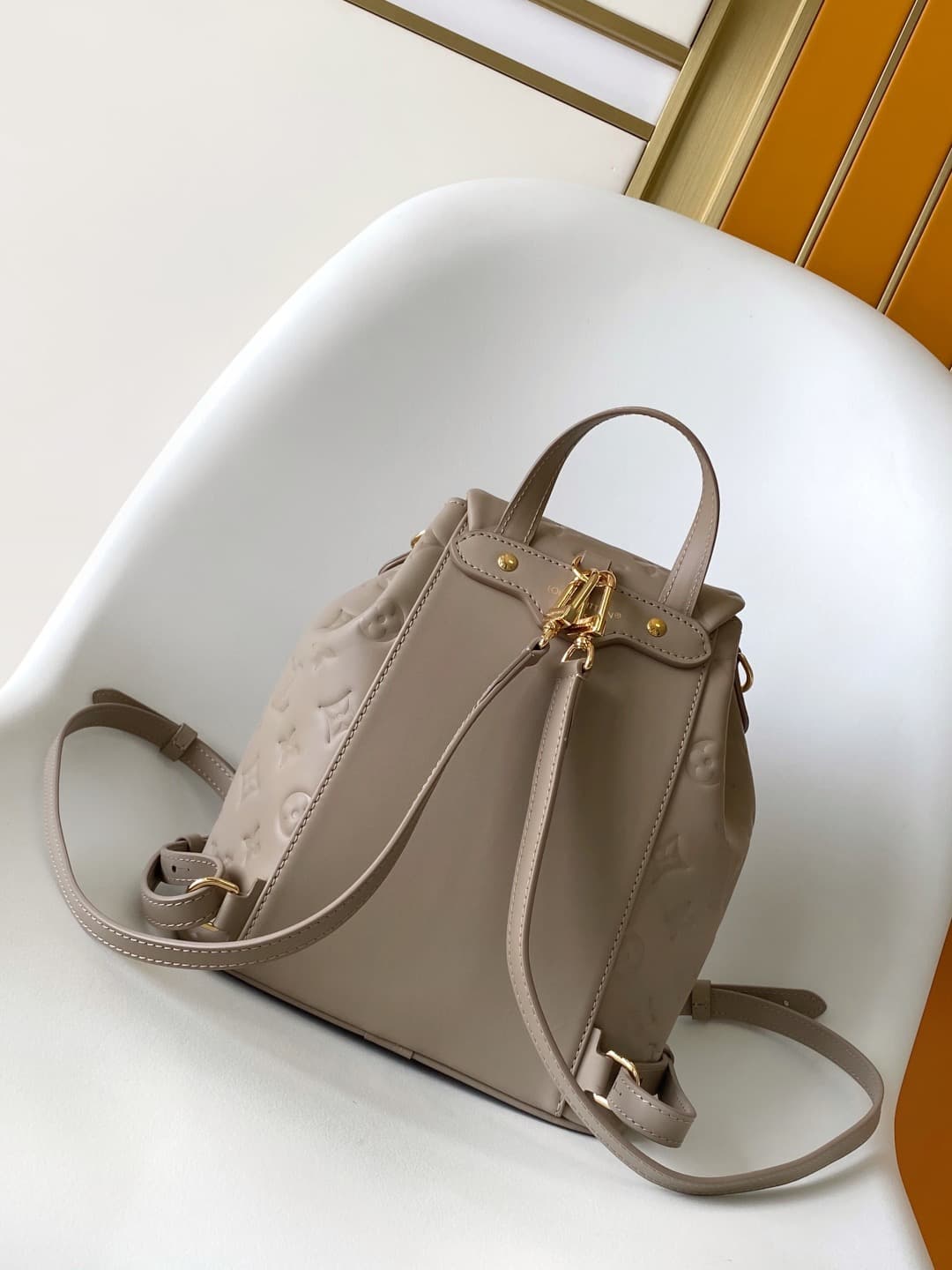 LV Backpack M13358 (DM For Price）