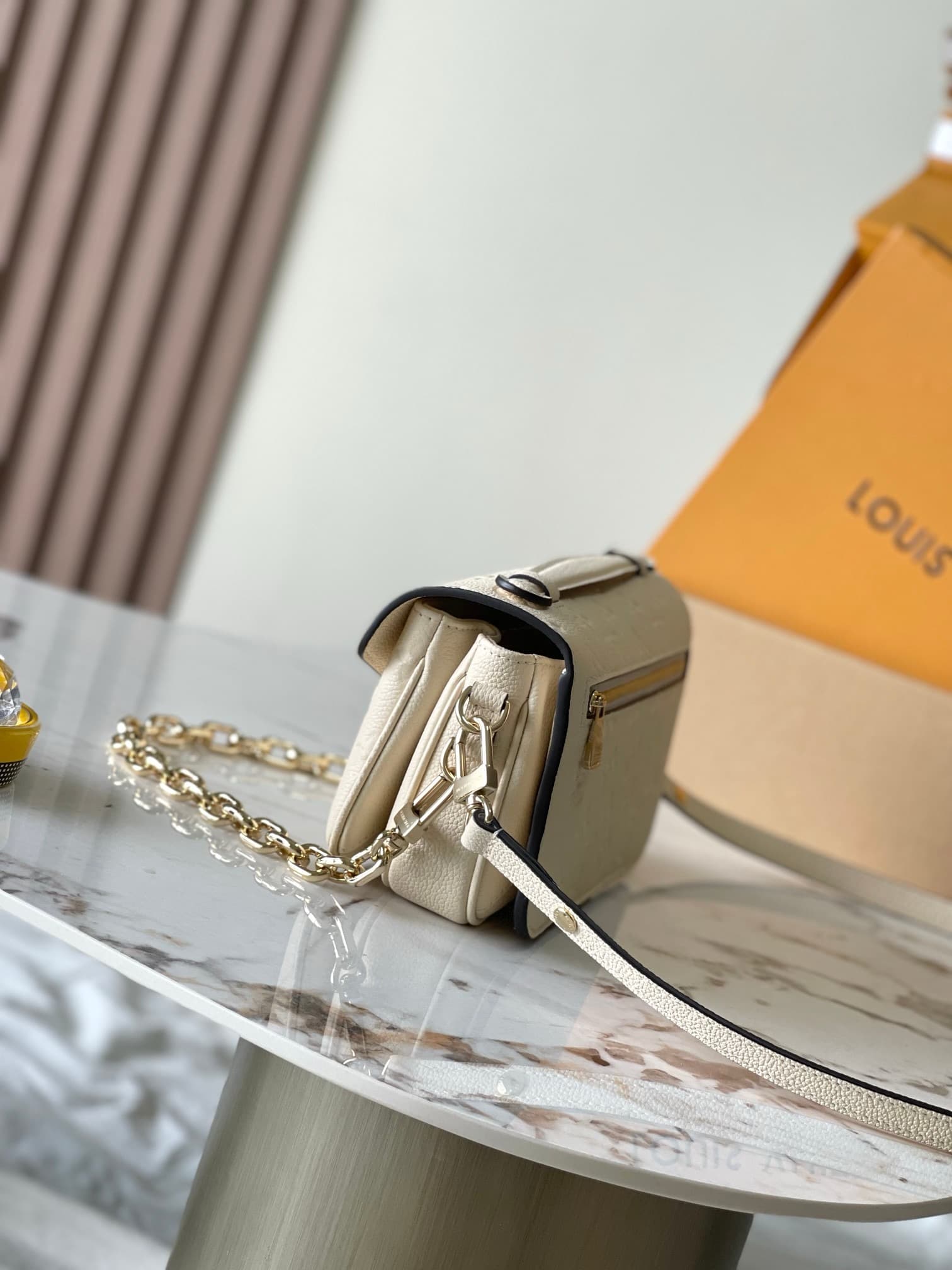 LV HandBag Pochette  M22942