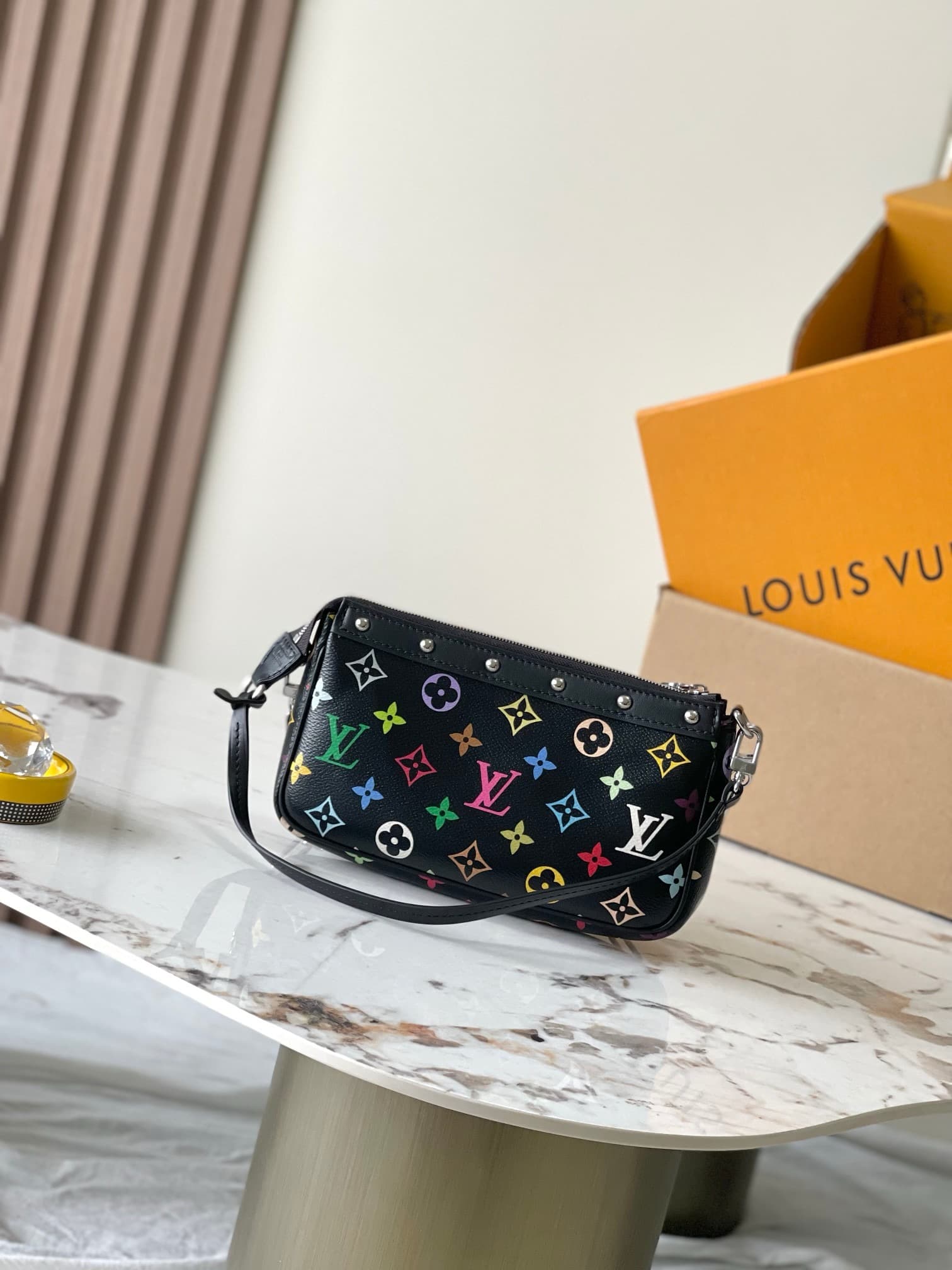 LV HandBag Pochette  M13663