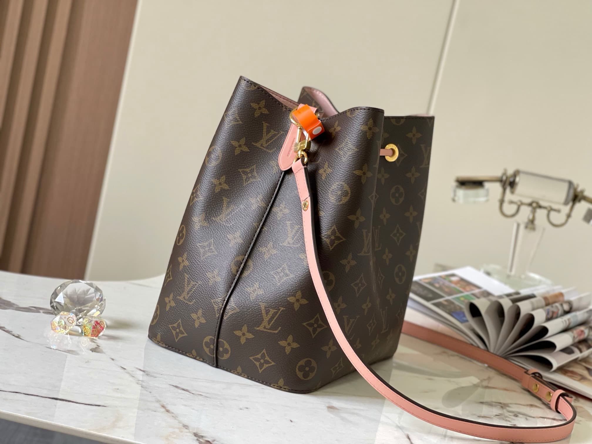 LV Bag Neonoe  M44022