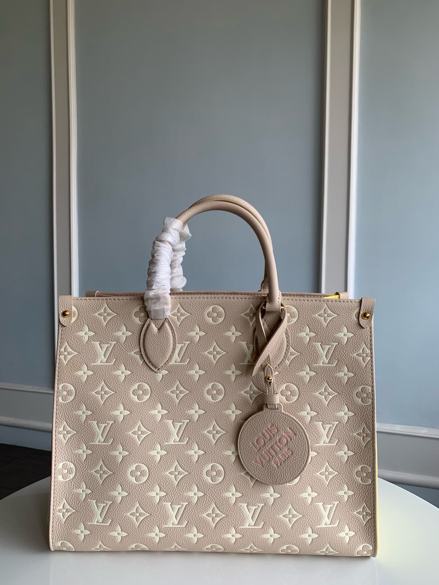 LV HandBag Onthego M46128