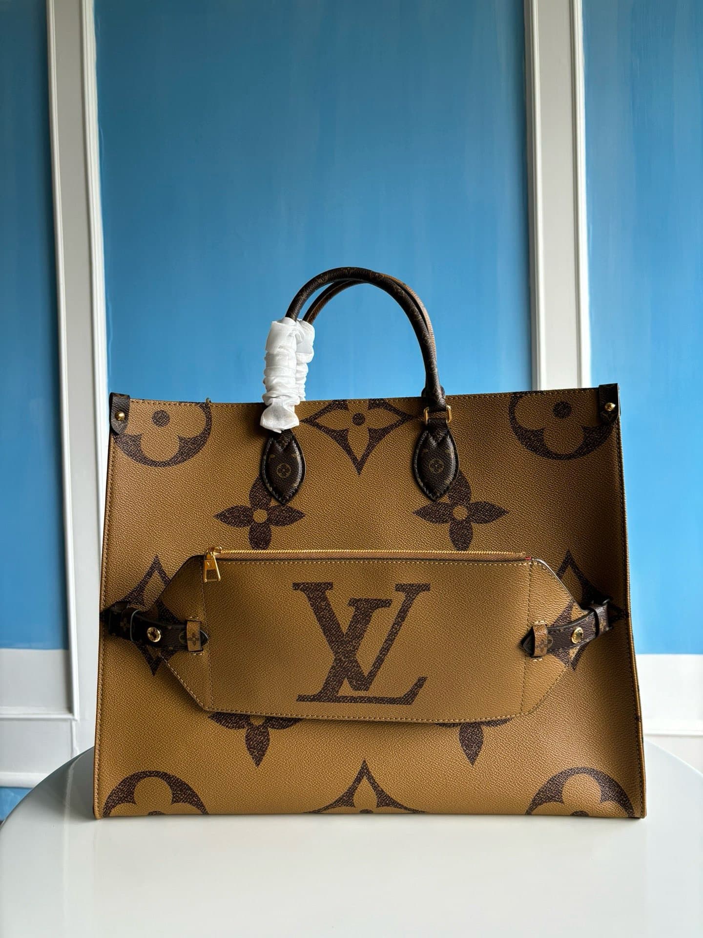 LV HandBag Onthego M46823
