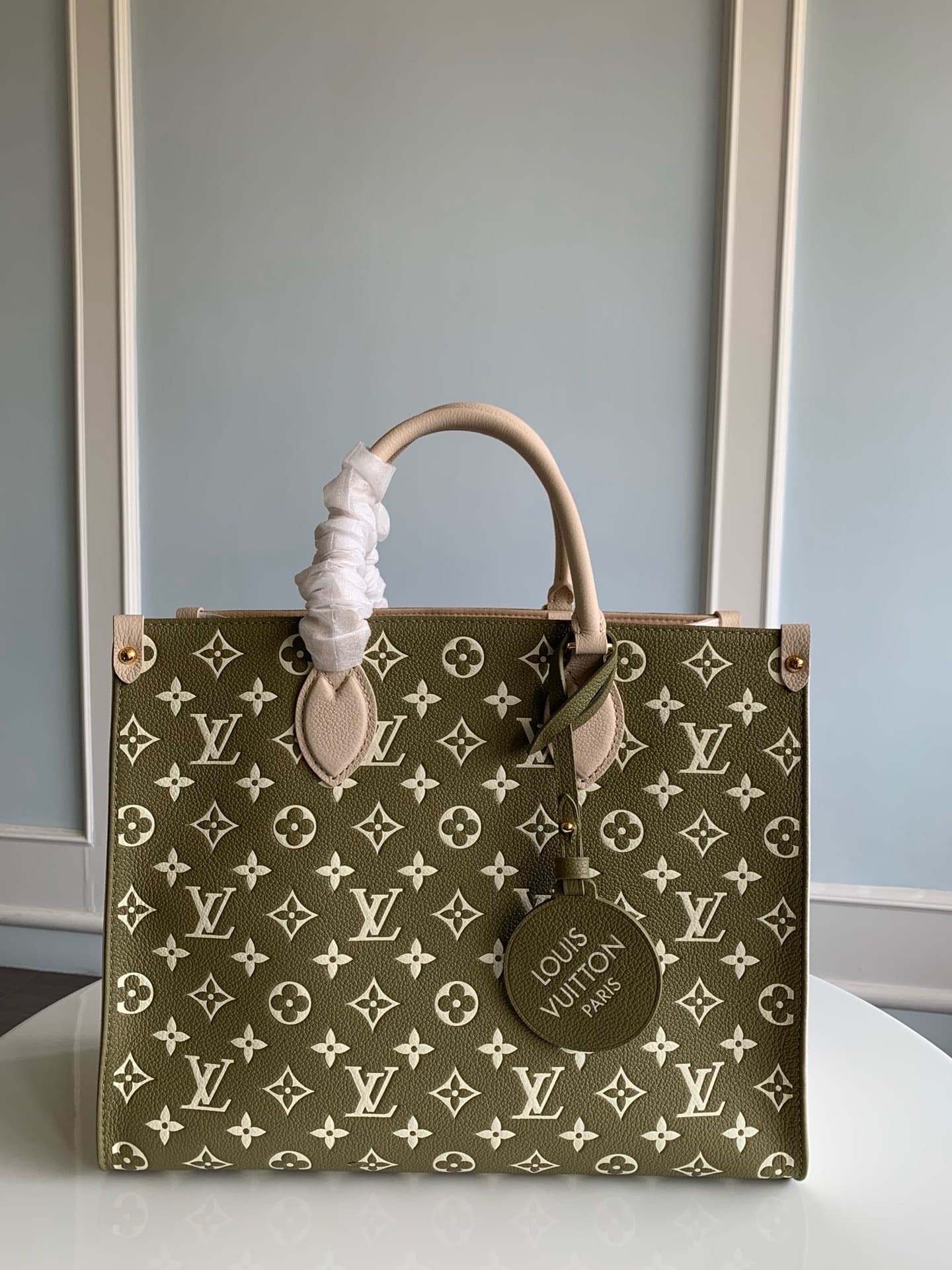 LV HandBag Onthego M46060