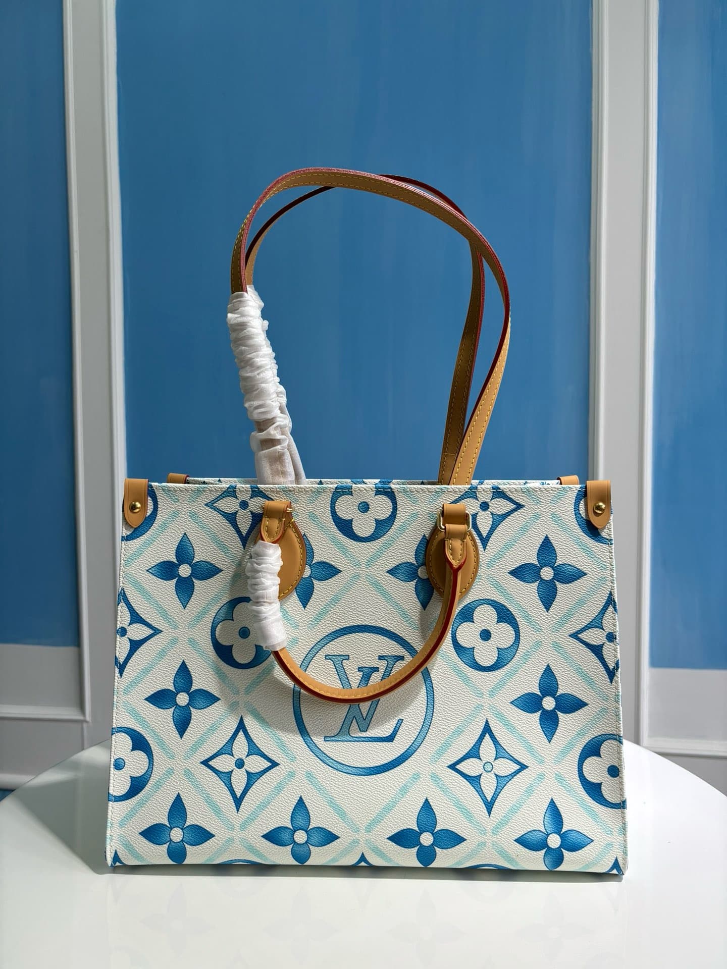 LV HandBag Onthego M11262