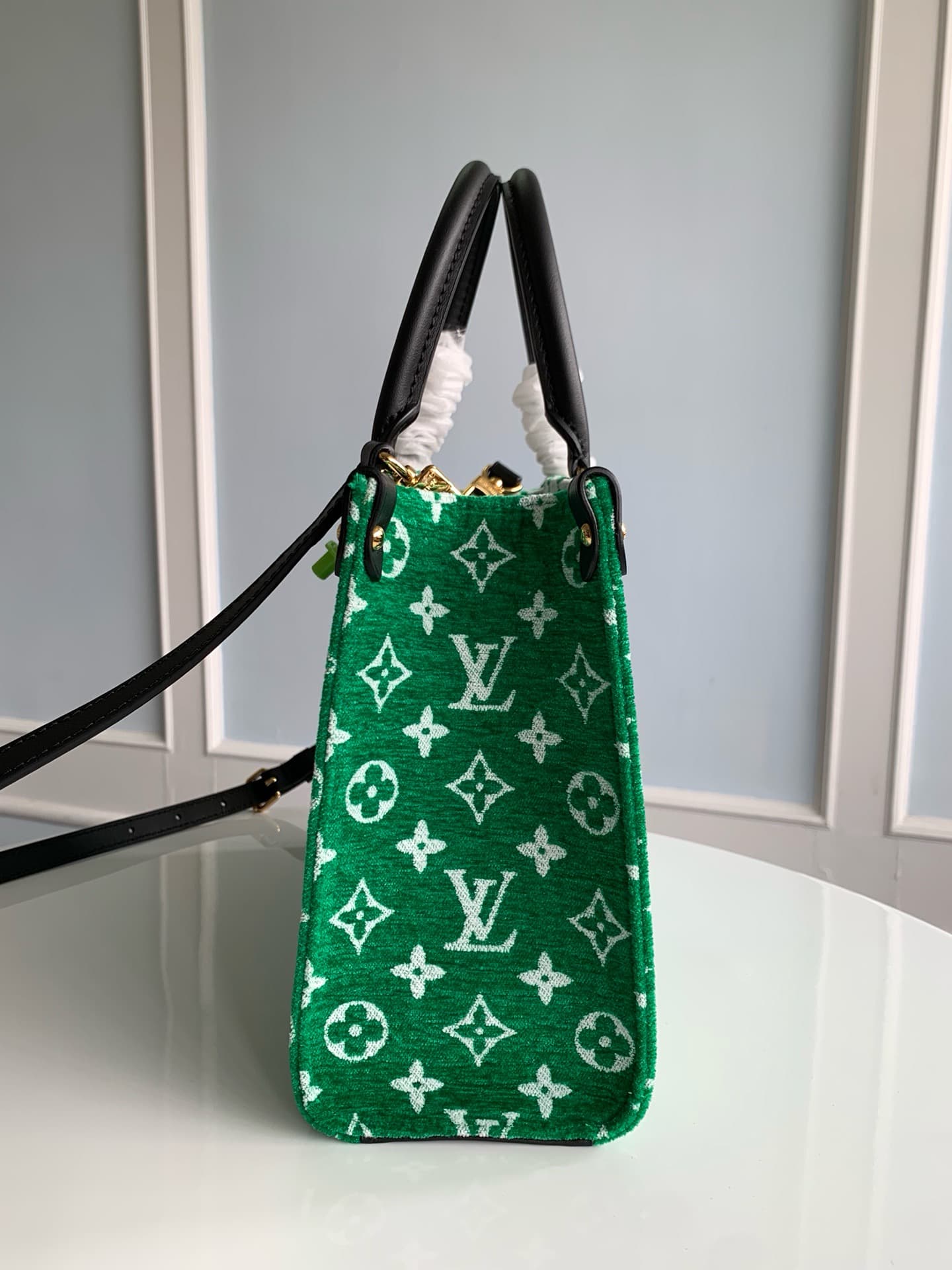 LV HandBag Onthego M46216