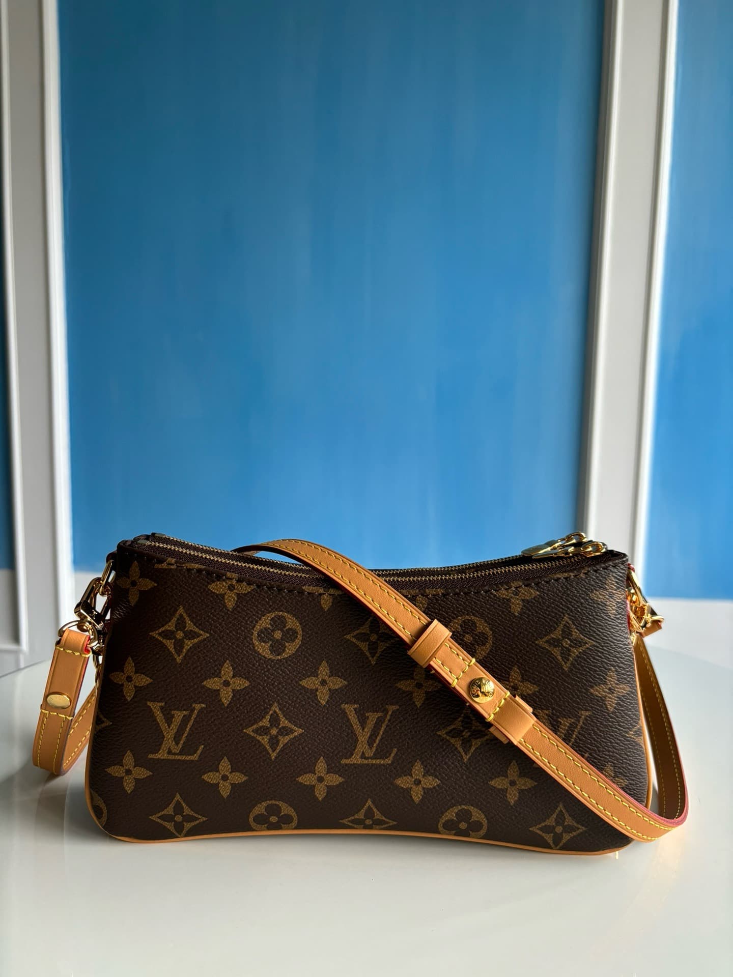 LV HandBag Pochette M83008