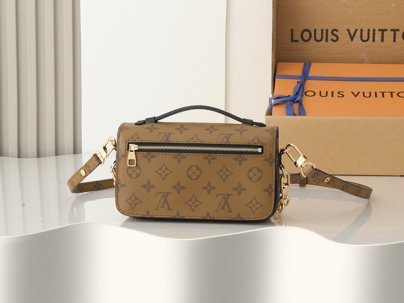 LV Bag M46279