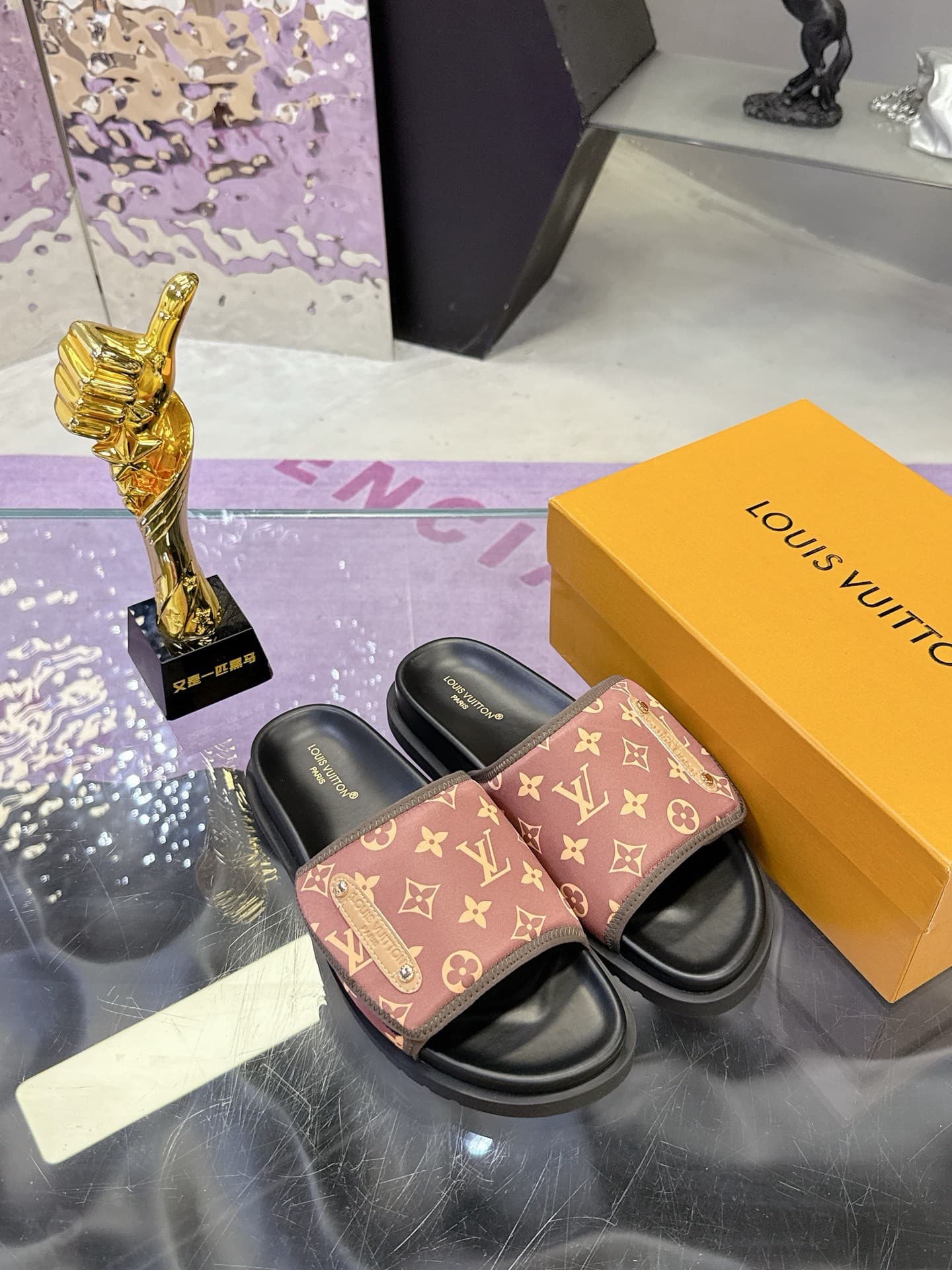 LV Man Slipper