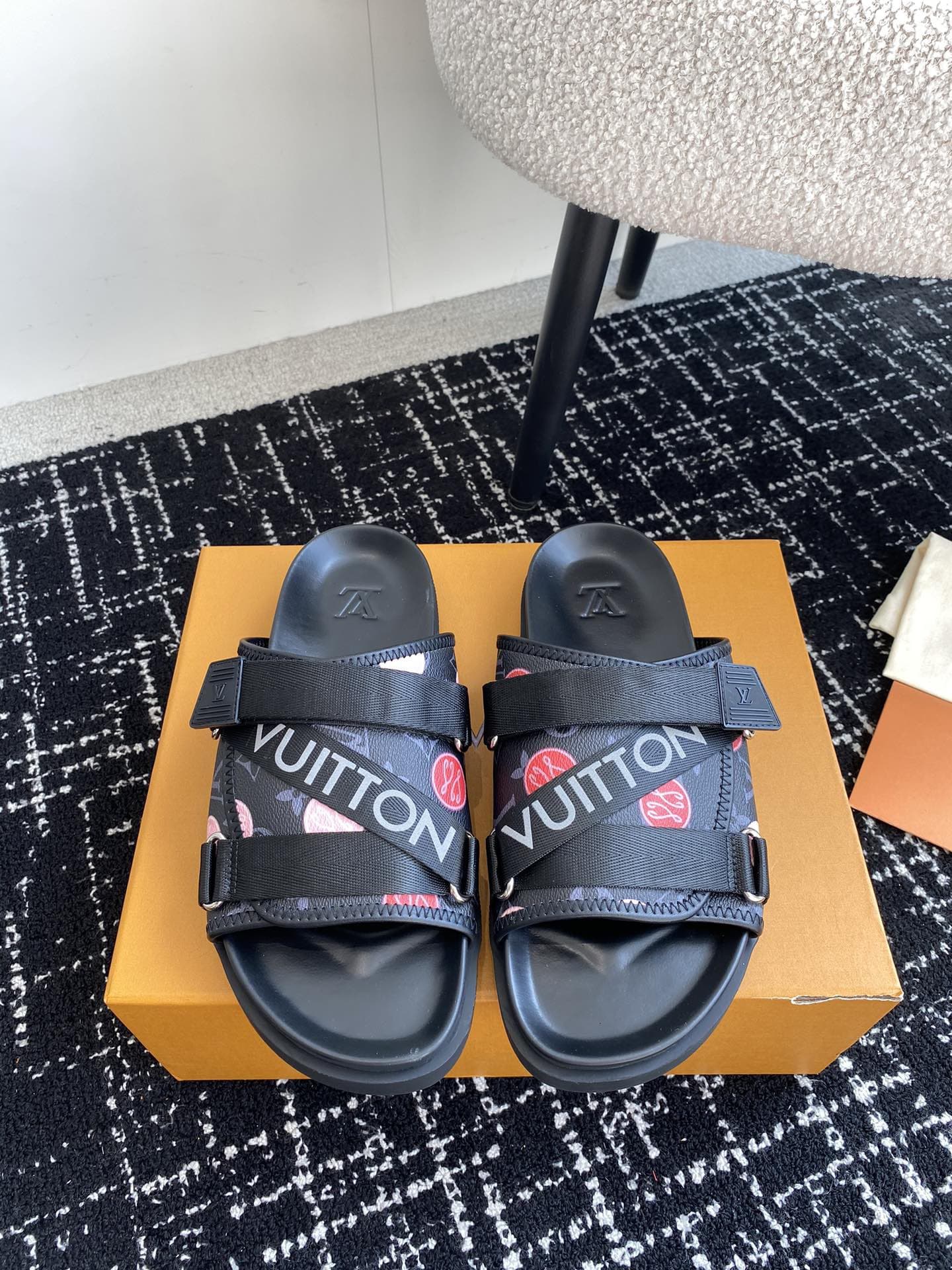 LV Man Slipper