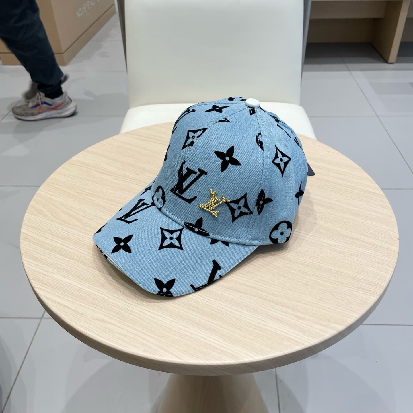 LV Cap